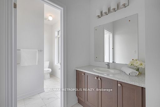 2048 Chris Mason Street, Oshawa, ON L1L 0S5 photo 5