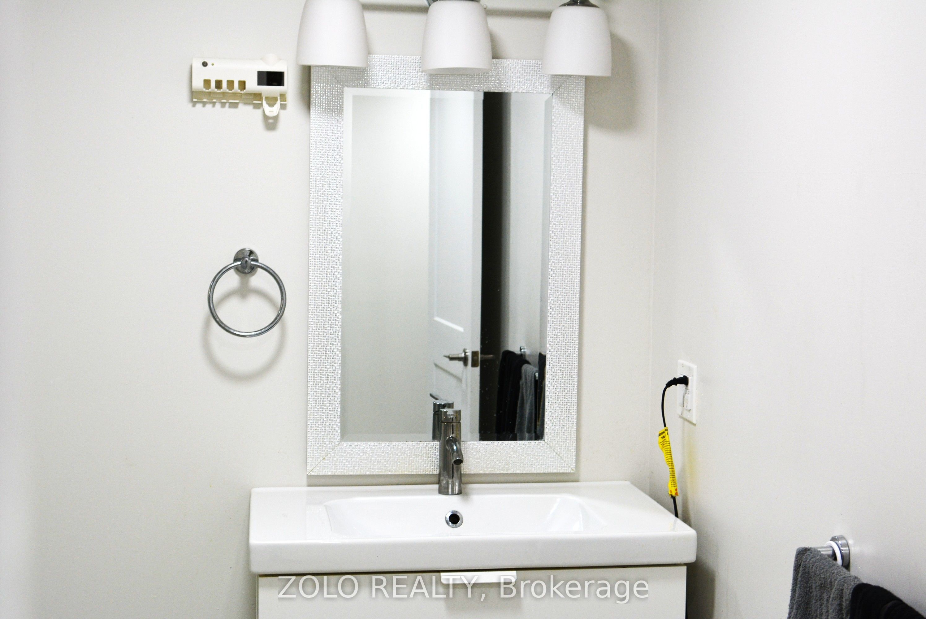 20 Portia Street Apartment, Toronto, ON M1E 1T5 photo 5
