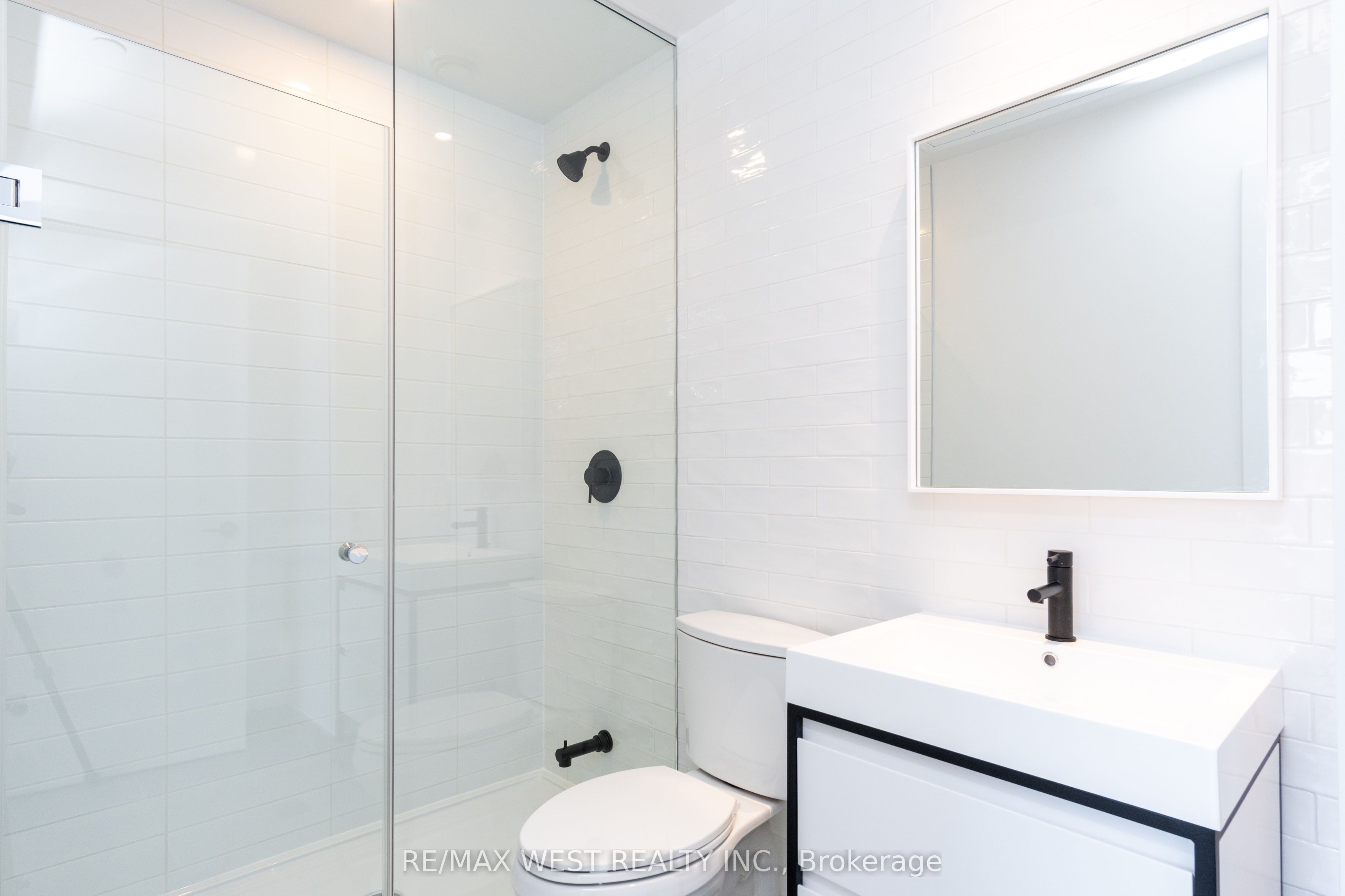 150 Logan Avenue 539, Toronto, ON M4M 0E4 photo 4