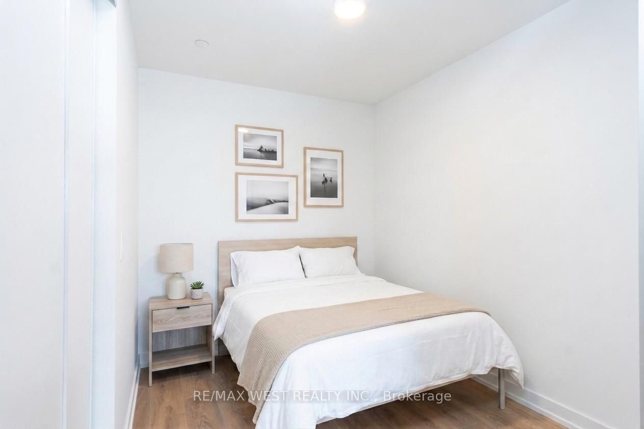 150 Logan Avenue 539, Toronto, ON M4M 0E4 photo 5