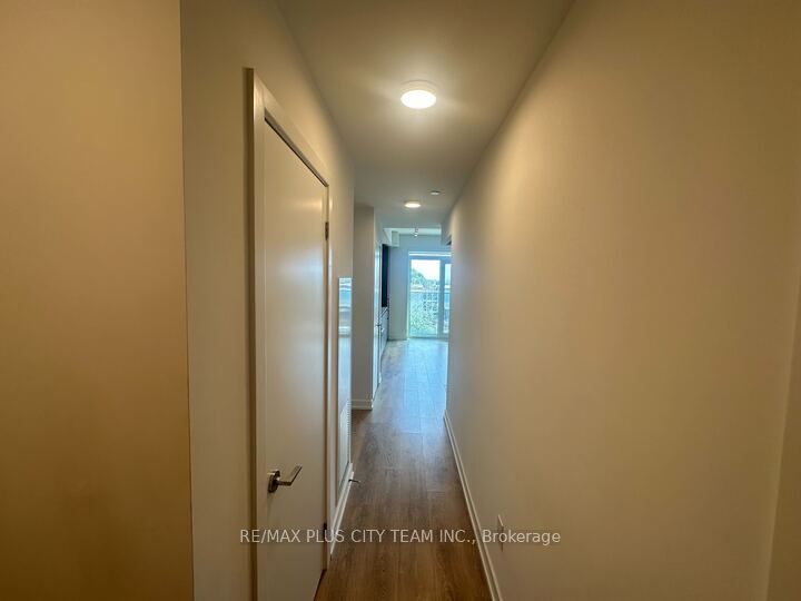 150 Logan Avenue 542, Toronto, ON M4M 0E4 photo 2