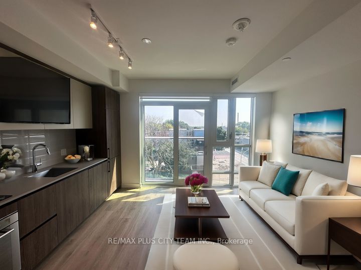 150 Logan Avenue 542, Toronto, ON M4M 0E4 photo 3