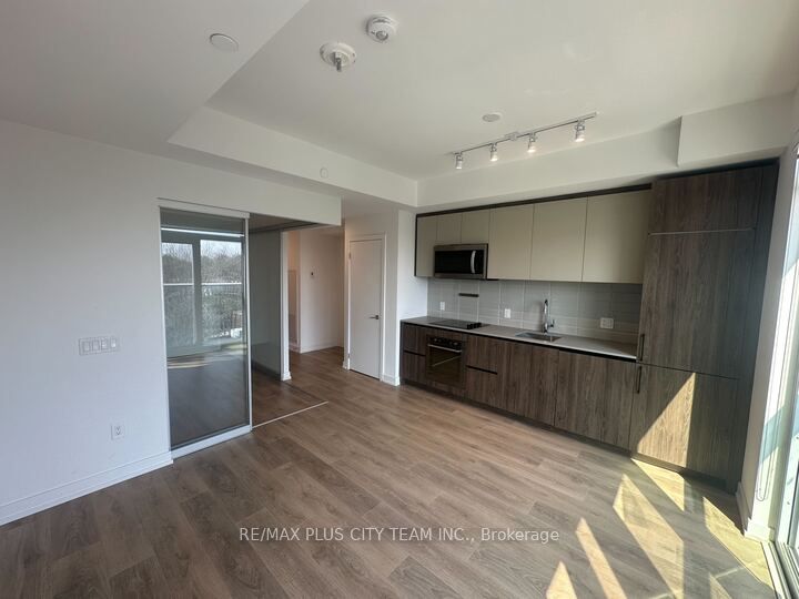 150 Logan Avenue 542, Toronto, ON M4M 0E4 photo 4