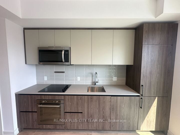 150 Logan Avenue 542, Toronto, ON M4M 0E4 photo 5