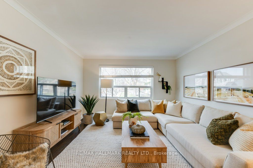 225 Woodville Avenue Main, Toronto, ON M4J 2R4 photo 2