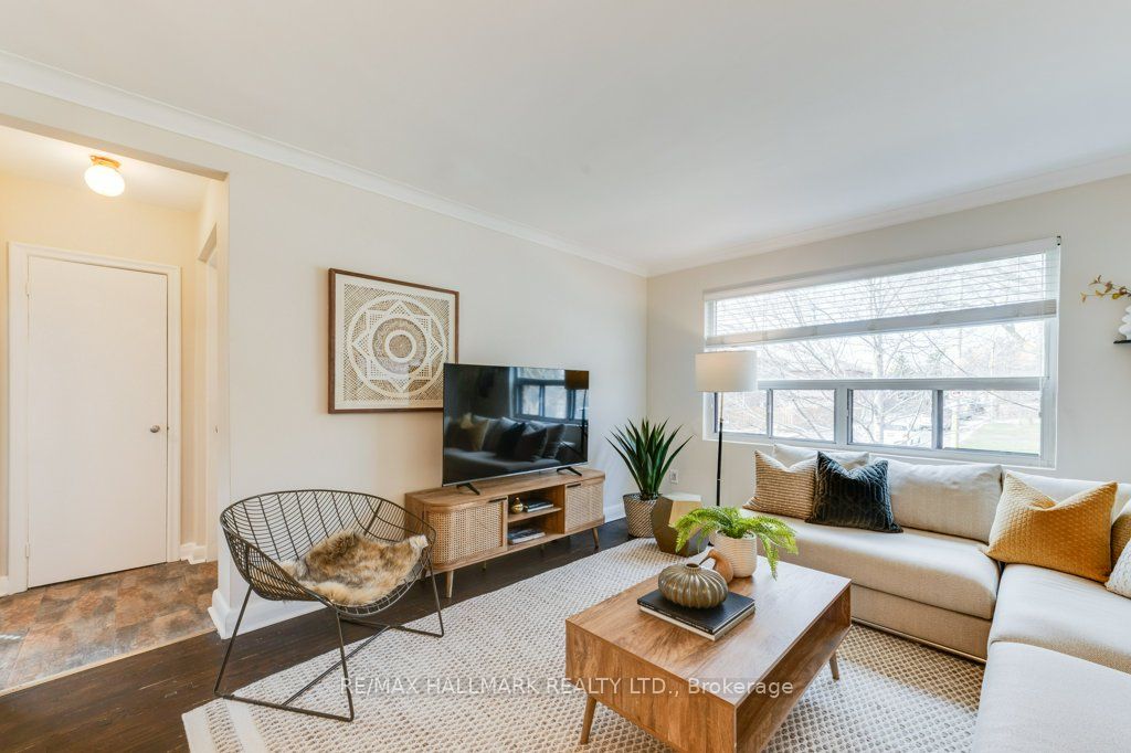 225 Woodville Avenue Main, Toronto, ON M4J 2R4 photo 3