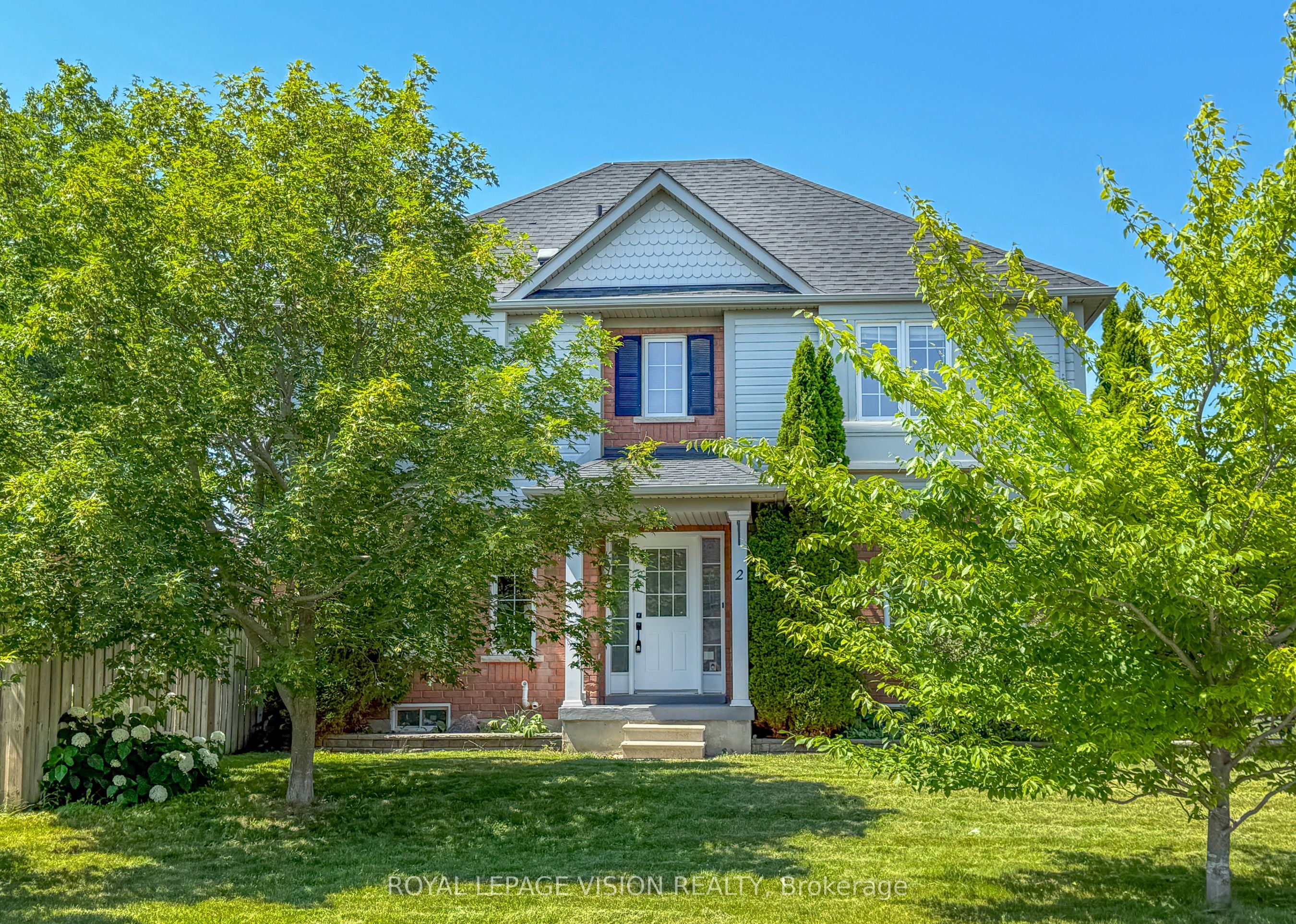 2 Laprade Square, Clarington, ON L1C 0C8 photo 2