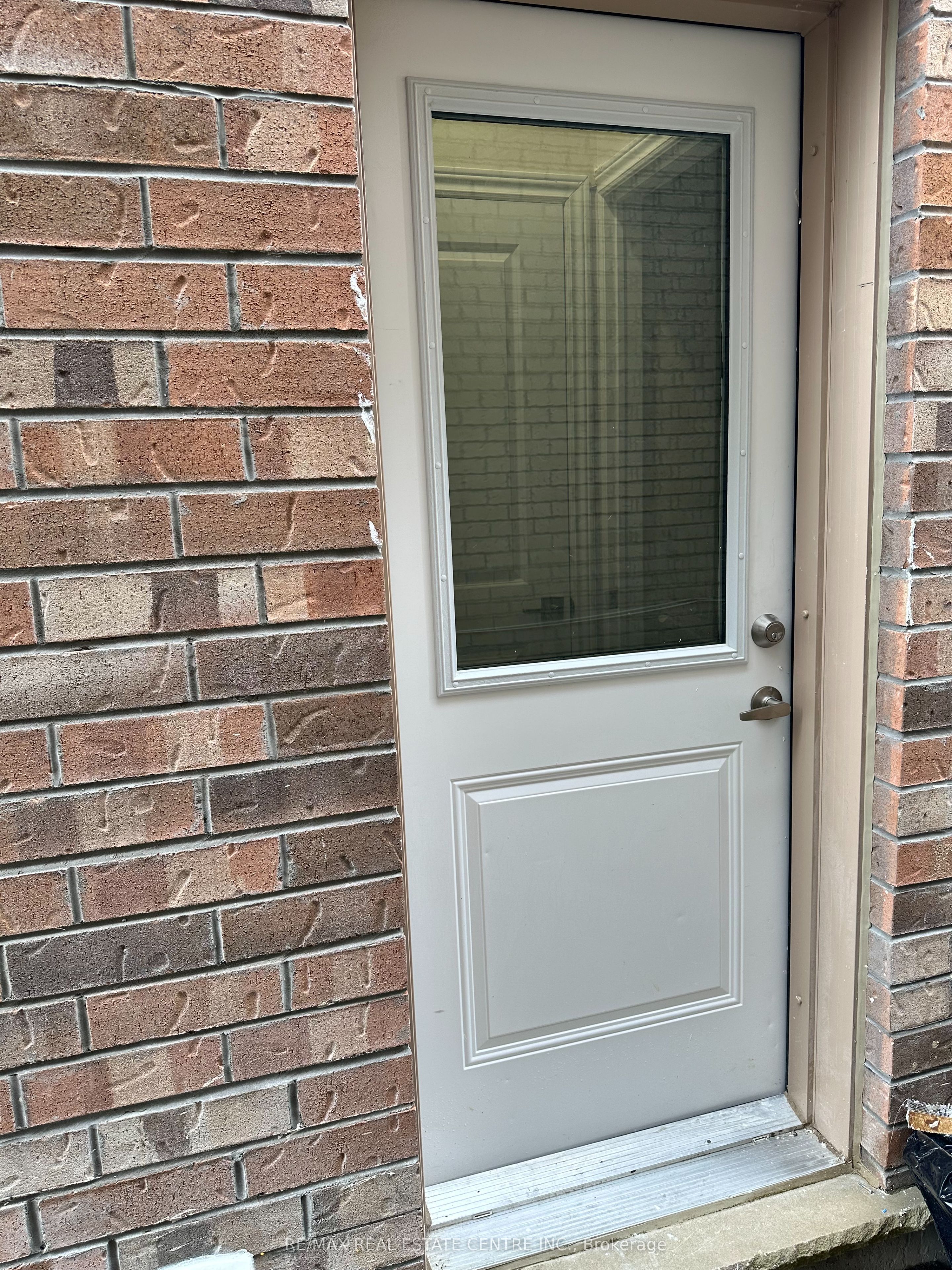 66 Bremner Street BSMT, Whitby, ON L1R 0P9 photo 2