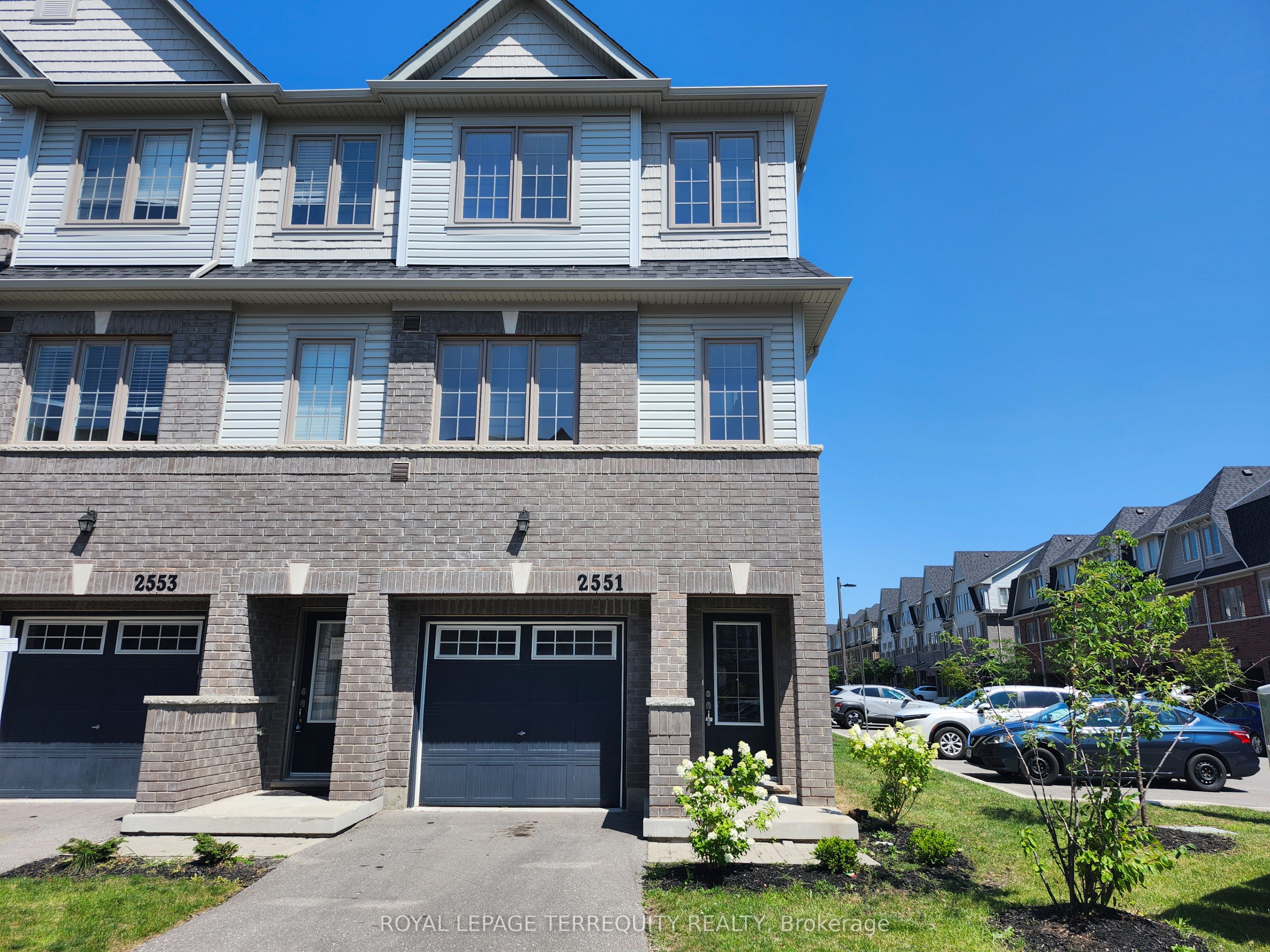 2551 Barbarolli Path 115, Oshawa, ON L1L 0P9 photo 2
