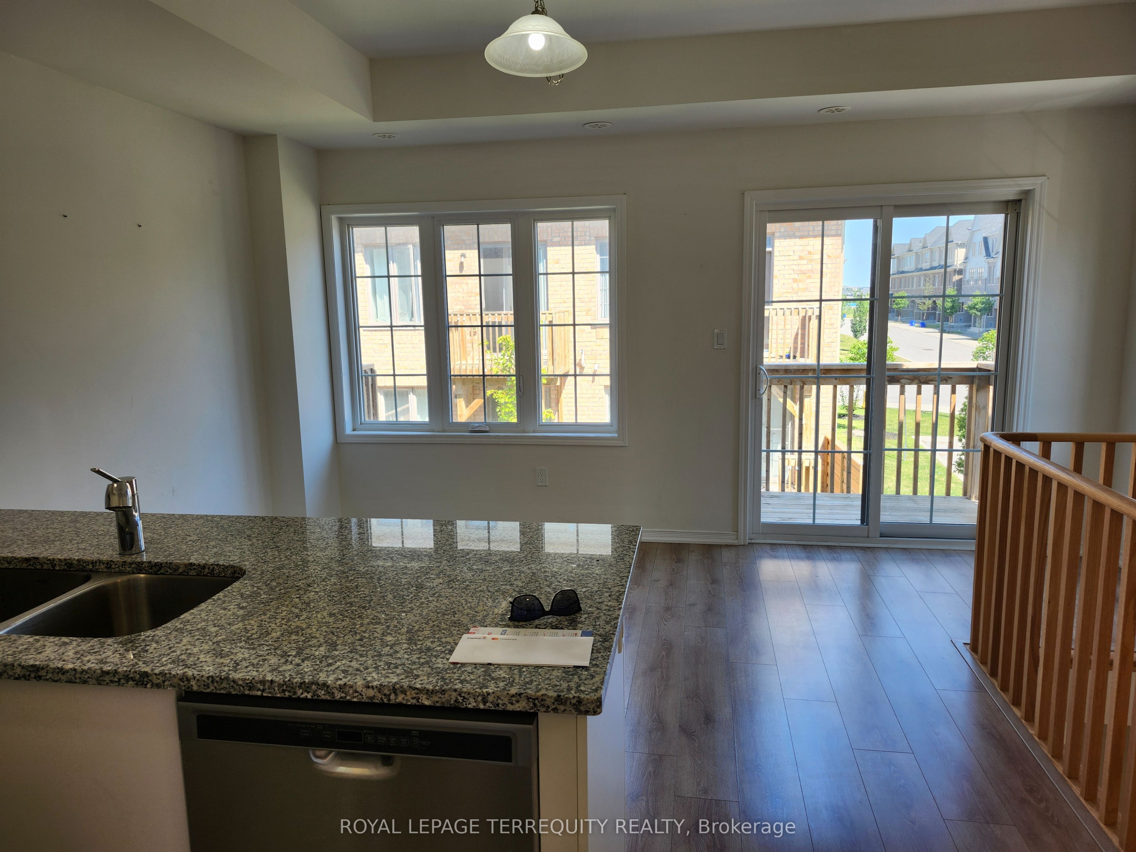2551 Barbarolli Path 115, Oshawa, ON L1L 0P9 photo 4