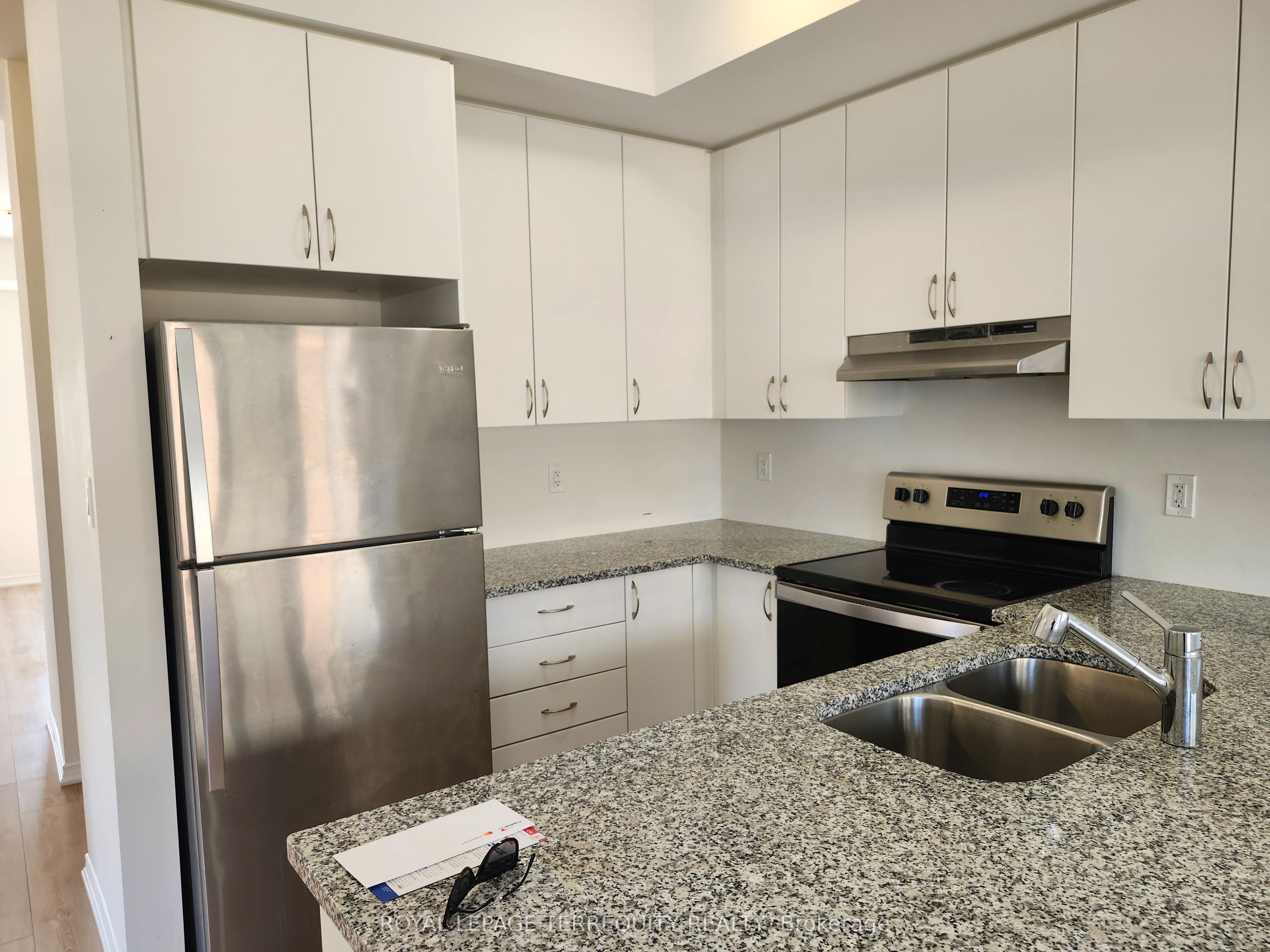 2551 Barbarolli Path 115, Oshawa, ON L1L 0P9 photo 5