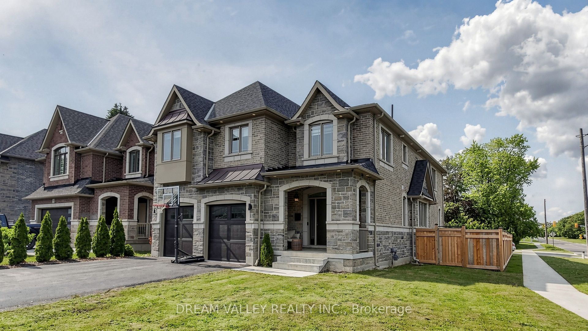 224 Severn St Street, Oshawa, ON L1J 8H7 photo 3