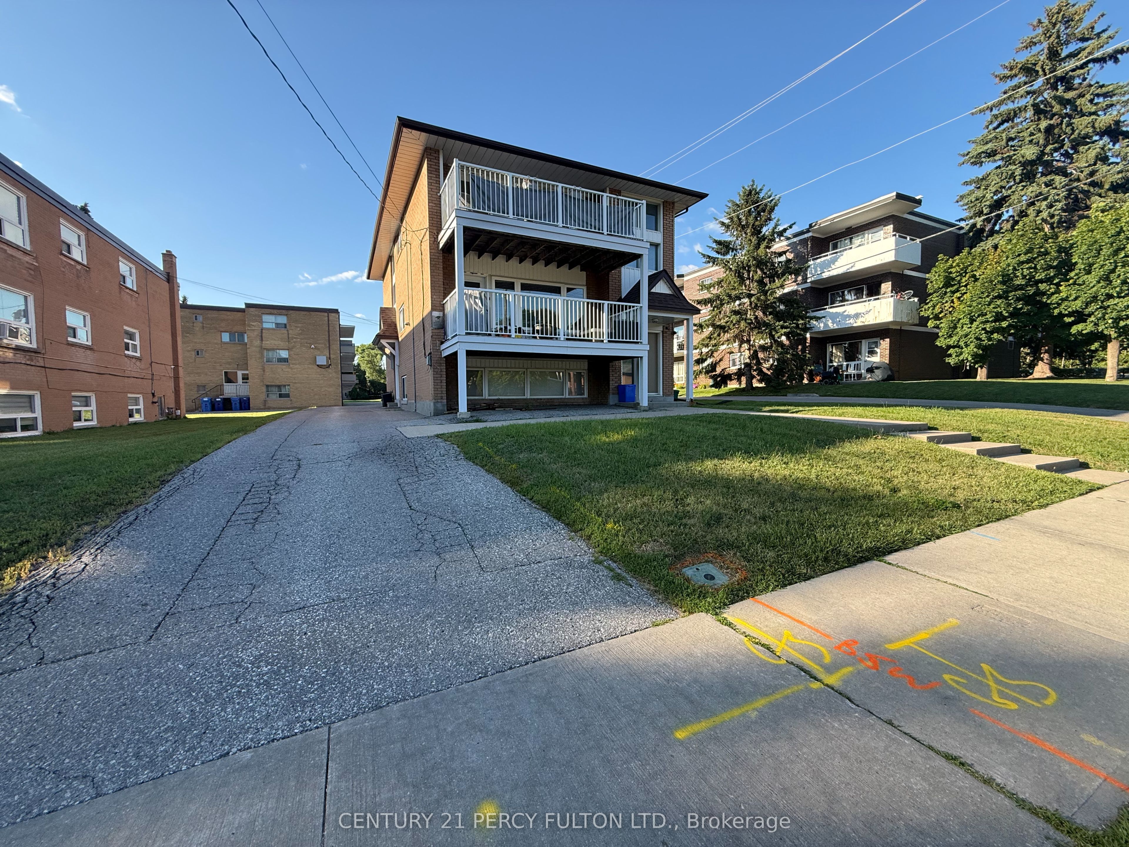 706 Dunlop Street W 3, Whitby, ON L1N 1V5 photo 3