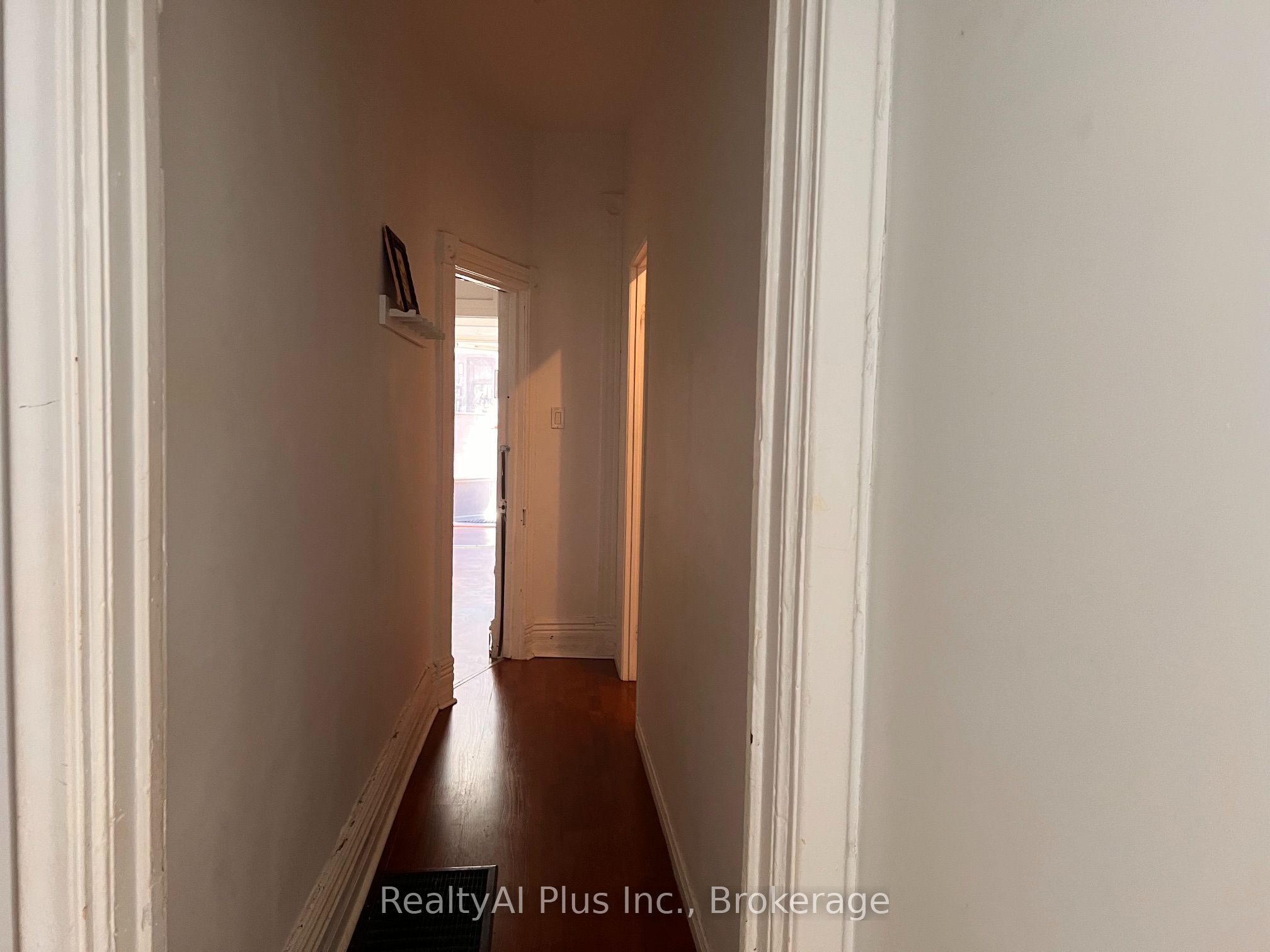 182 Boulton Avenue, Toronto, ON M4M 2J9 photo 4