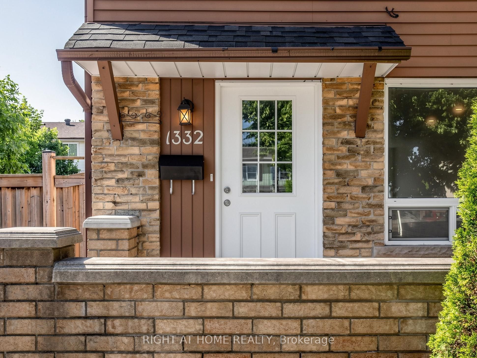 1332 Fenelon Crescent, Oshawa, ON L1J 6G1 photo 3