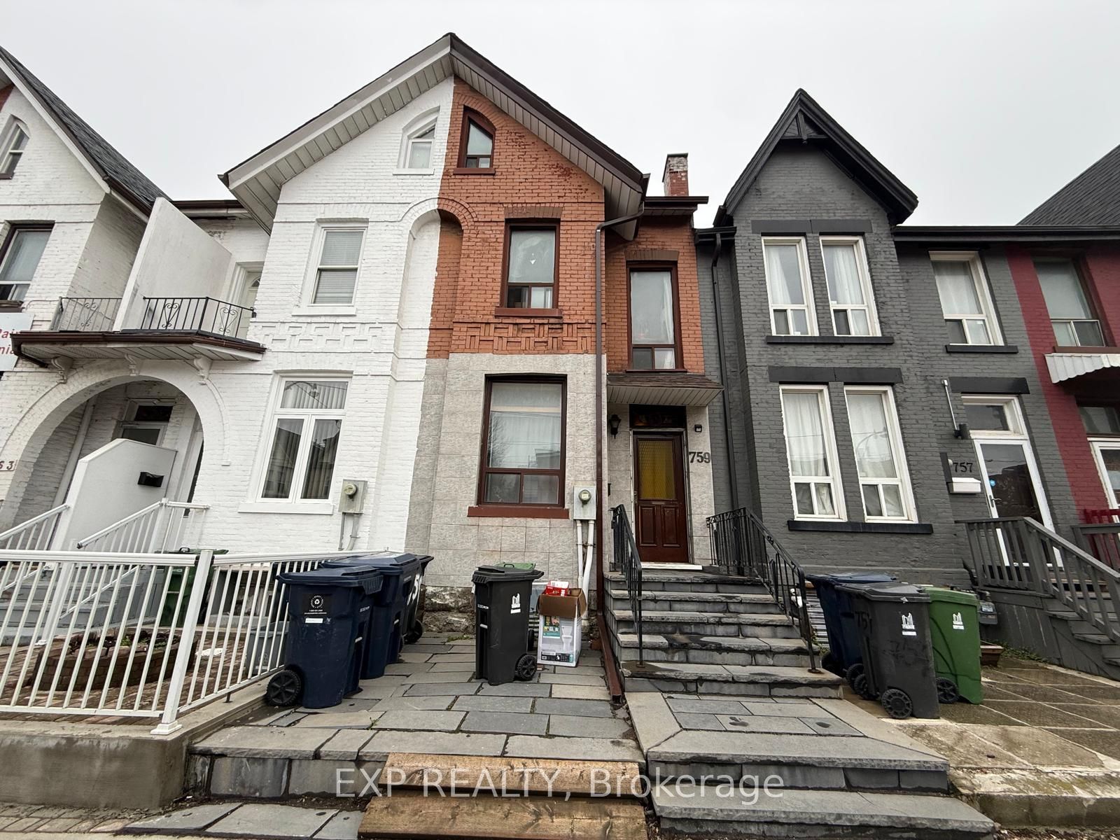 759 Gerrard Street E 2nd FL, Toronto, ON M4M 1Y5 photo 2