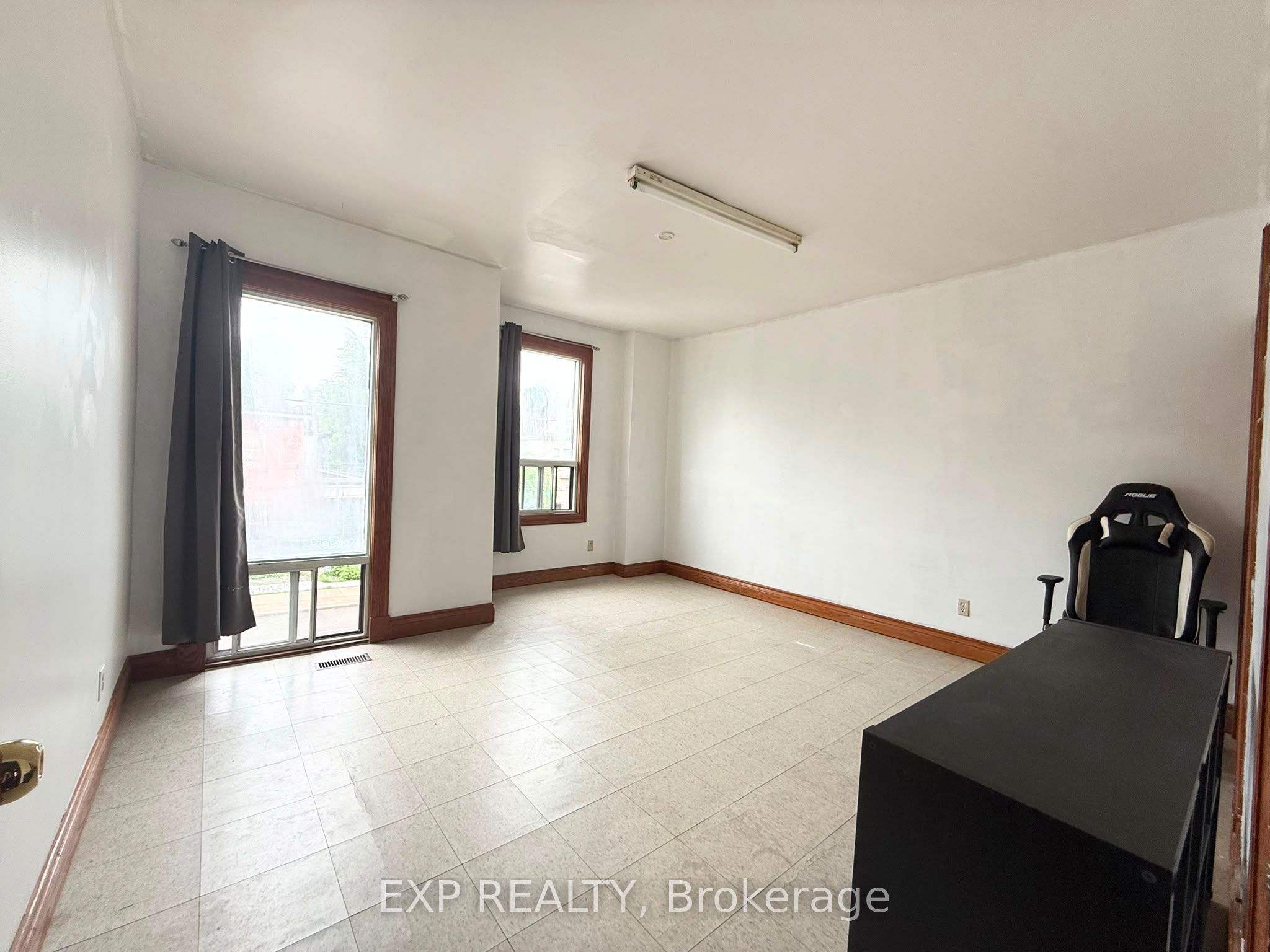 759 Gerrard Street E 2nd FL, Toronto, ON M4M 1Y5 photo 5