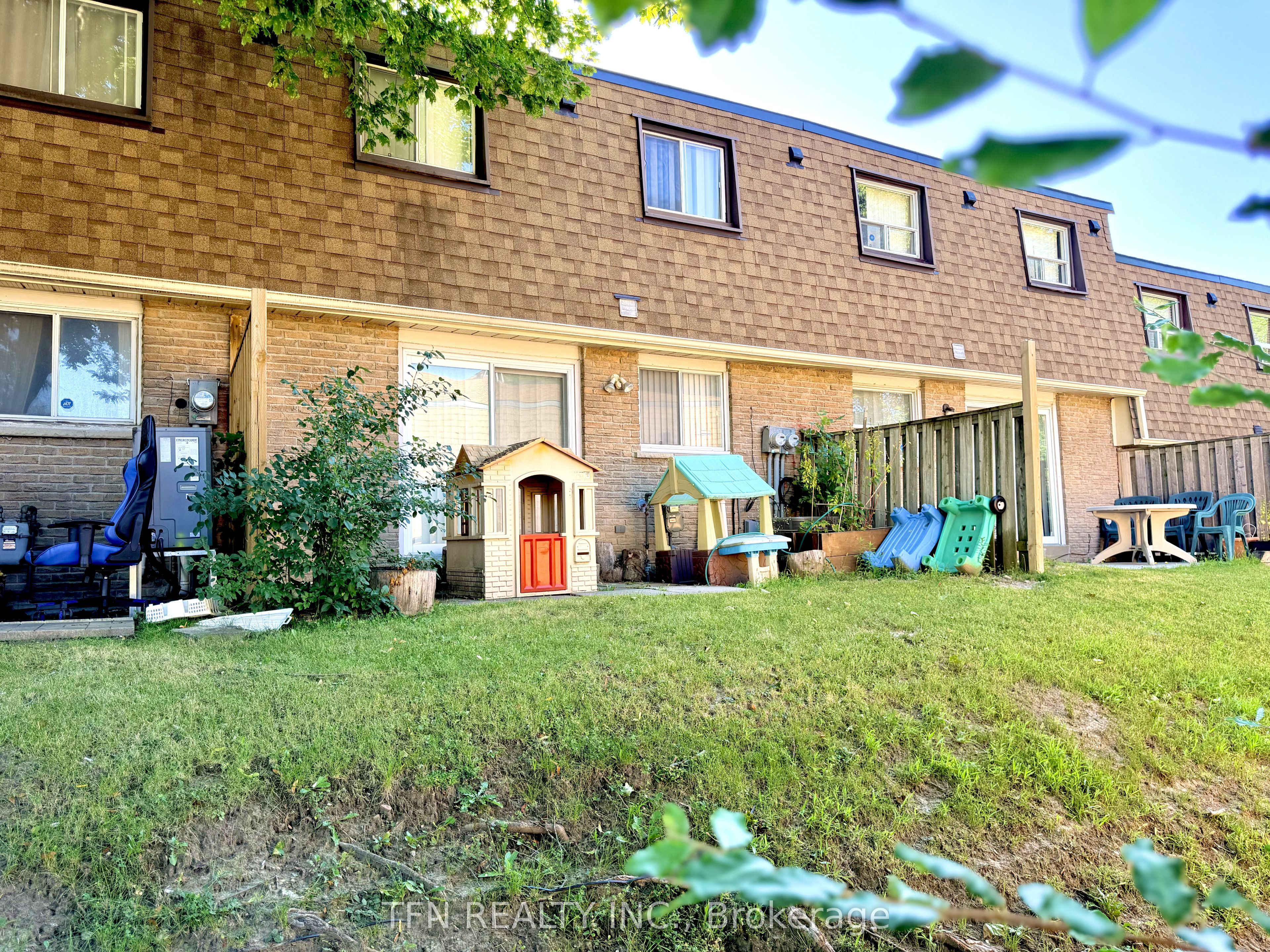 121 L'amoreaux Drive 67, Toronto, ON M1W 2J9