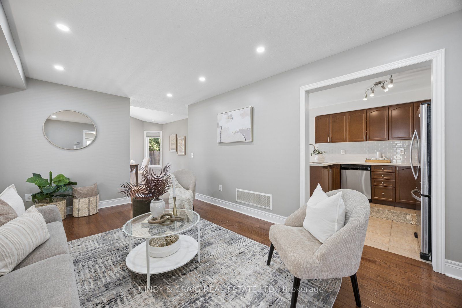 82 Dewell Crescent, Clarington, ON L1E 0B7 photo 4