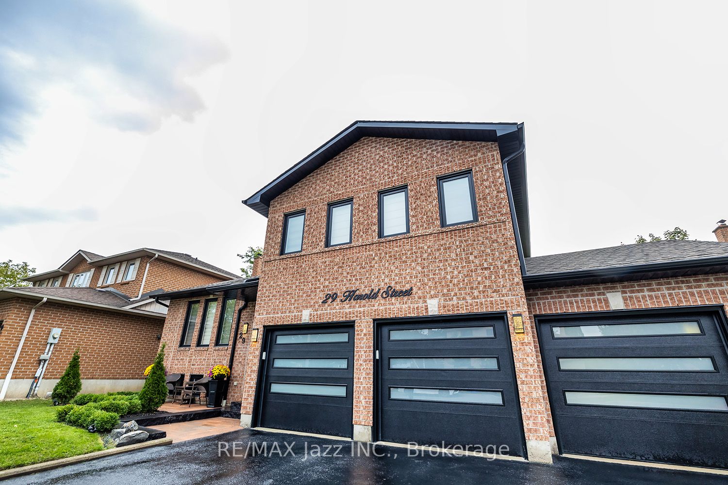 29 Harold Street, Whitby, ON L1N 8Z7 photo 2