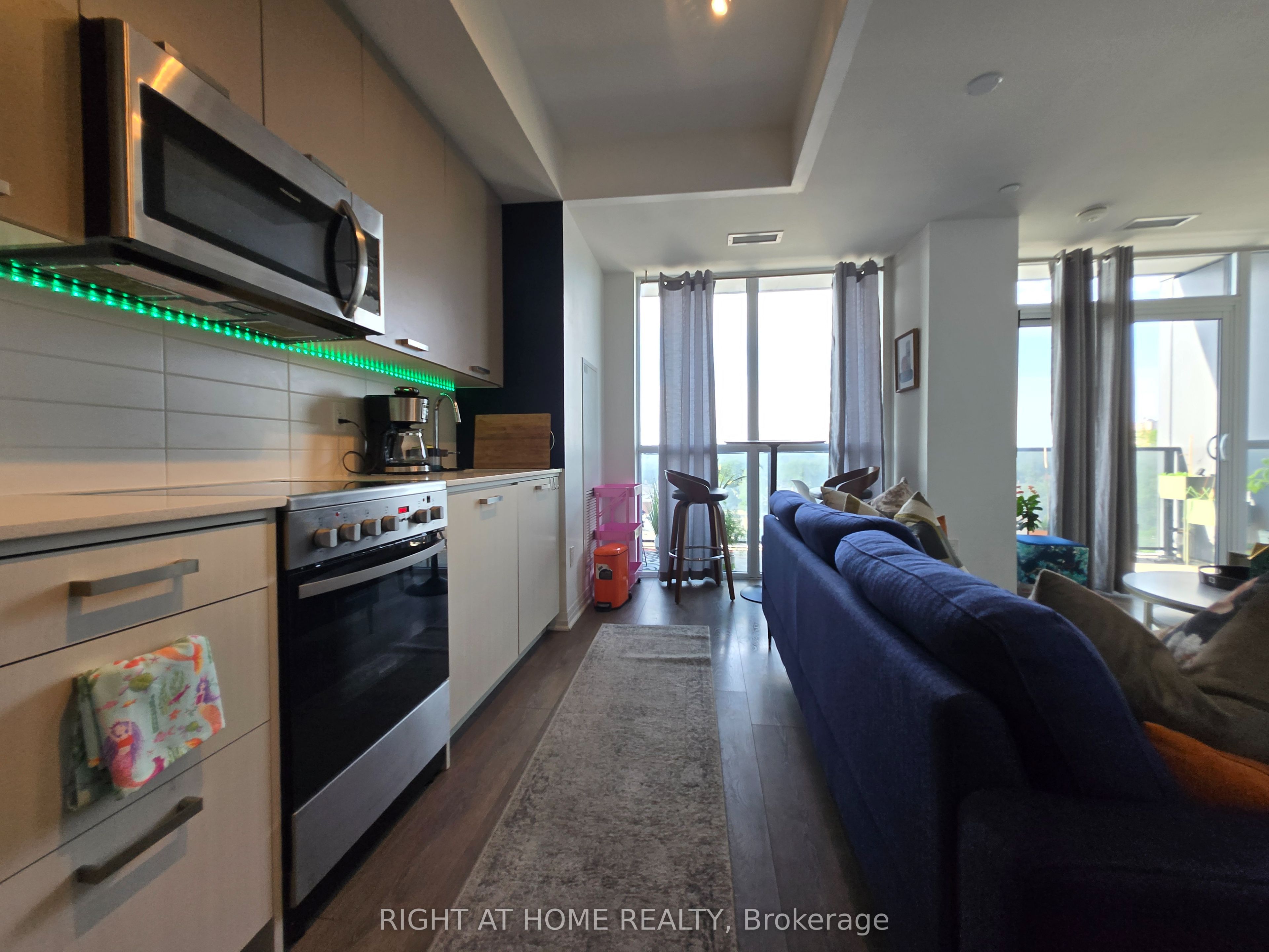 2301 Danforth Avenue 715, Toronto, ON M4C 0A7 photo 2
