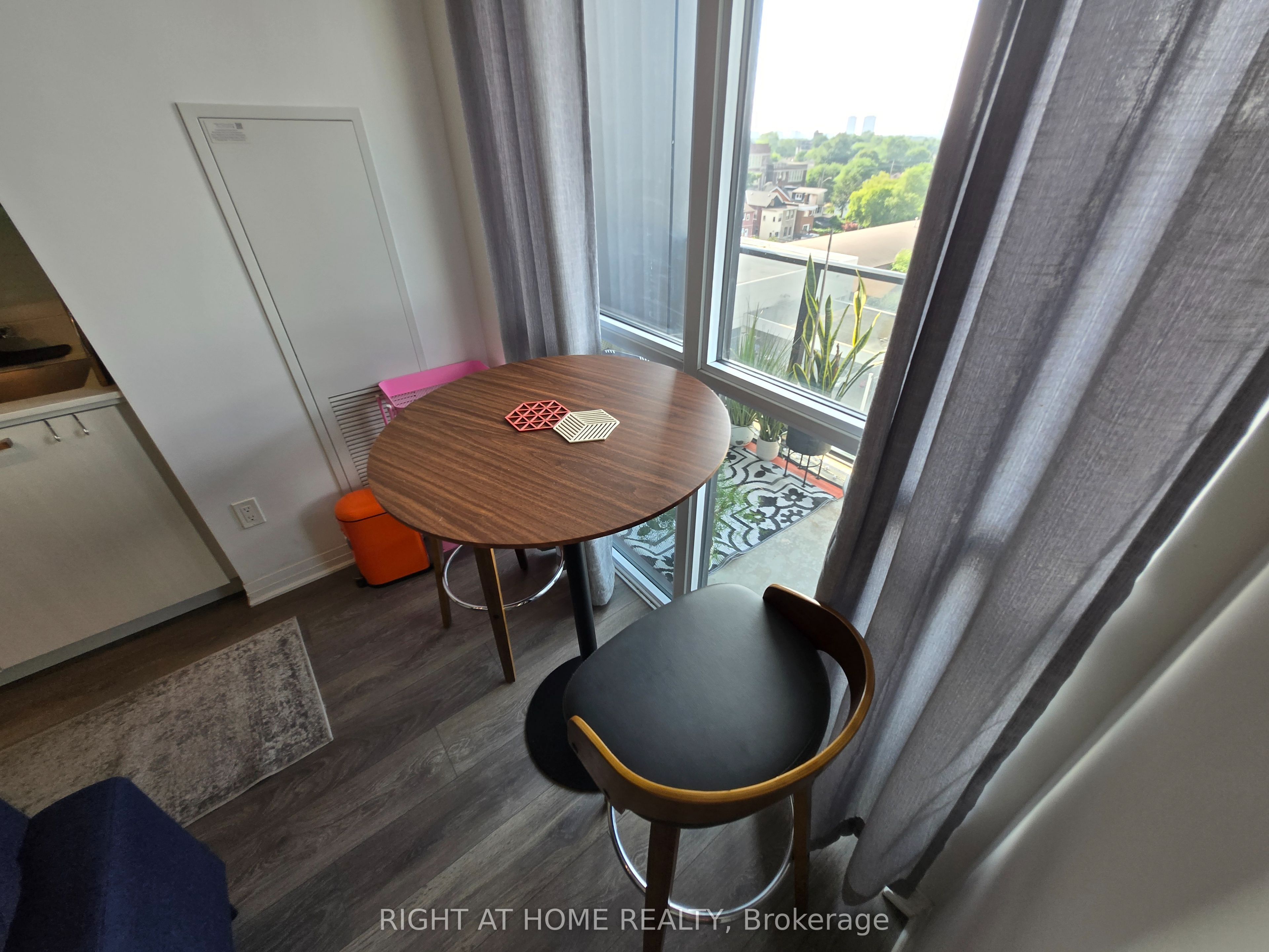 2301 Danforth Avenue 715, Toronto, ON M4C 0A7 photo 3