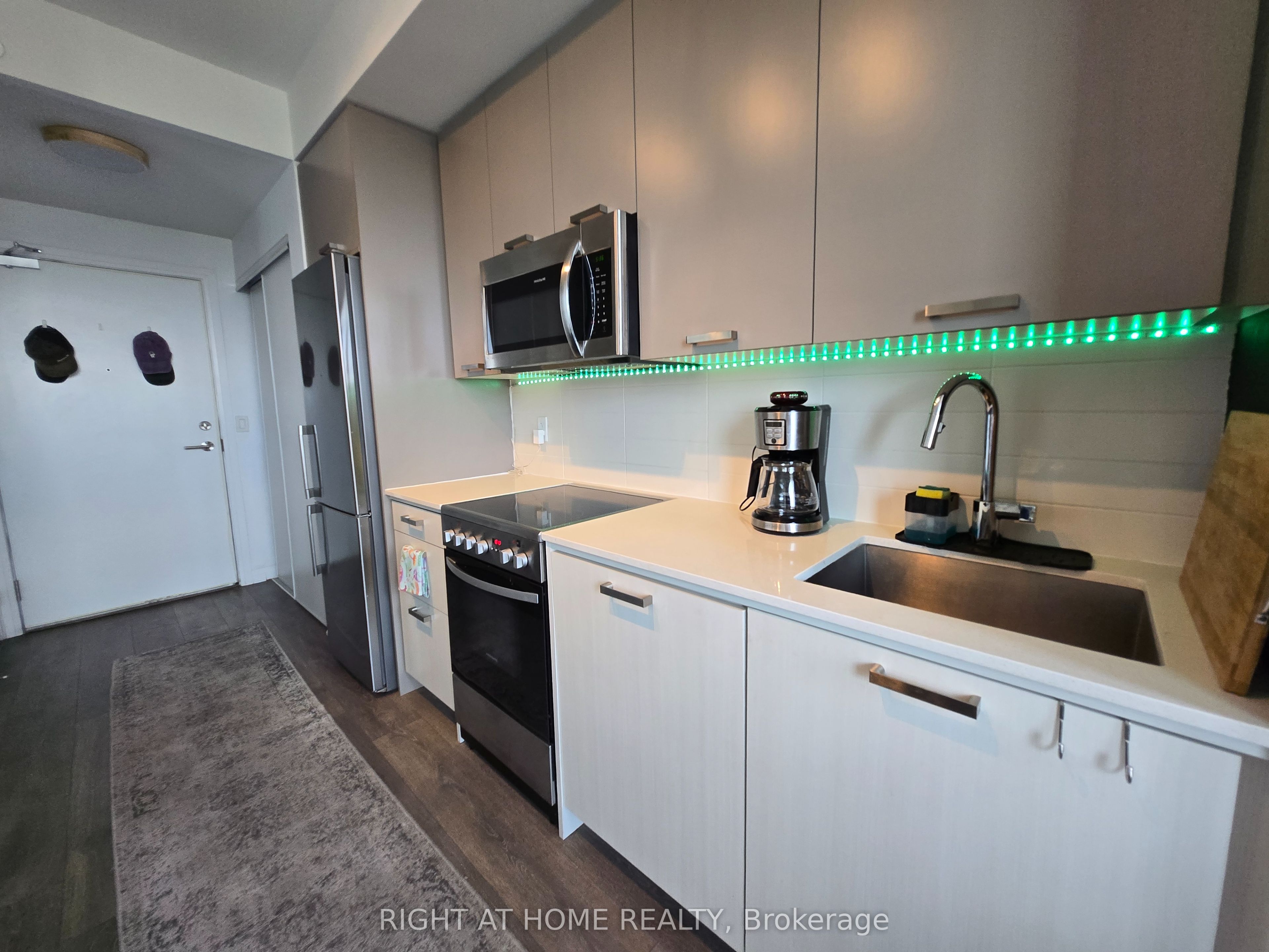 2301 Danforth Avenue 715, Toronto, ON M4C 0A7 photo 4