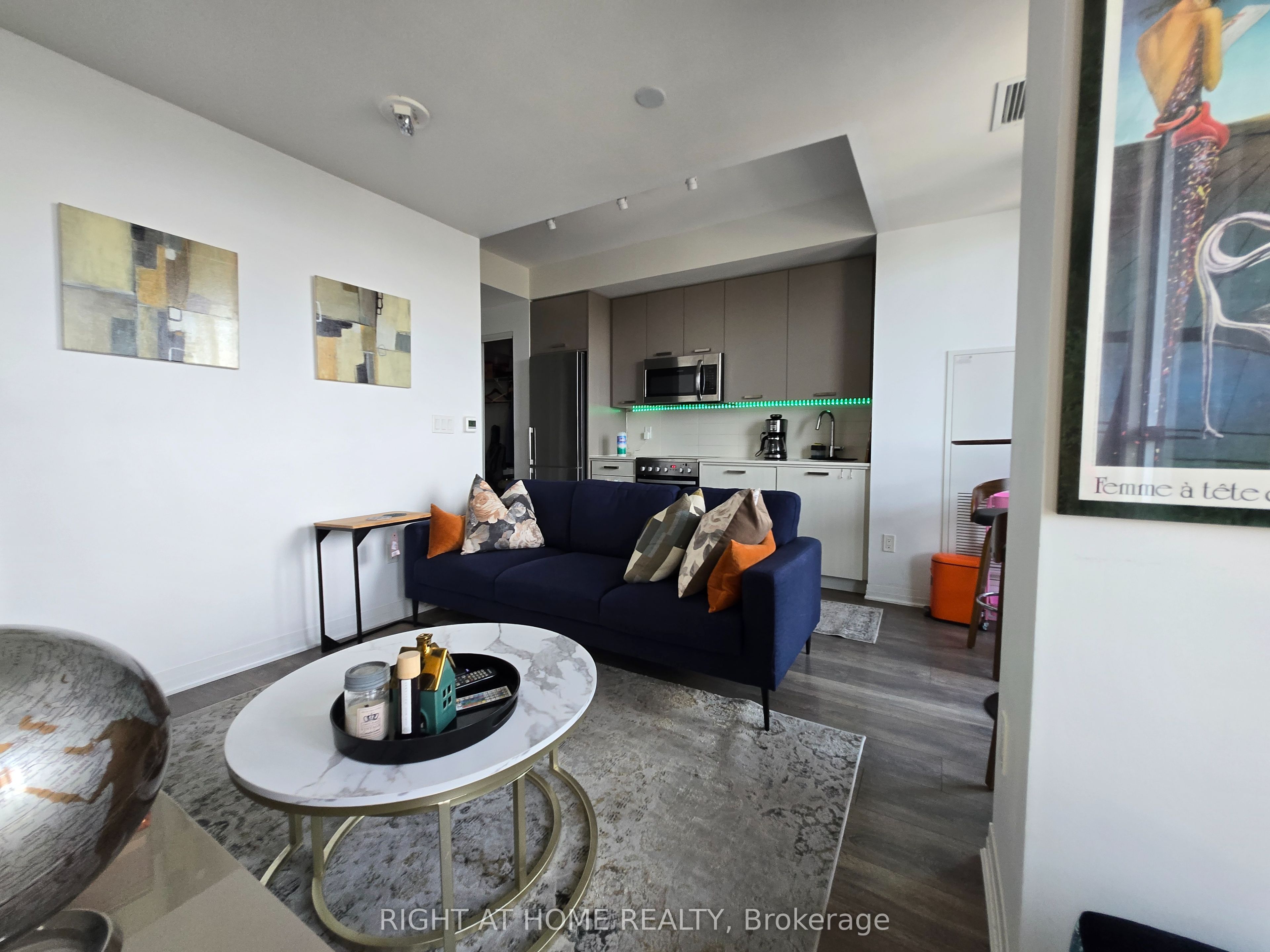 2301 Danforth Avenue 715, Toronto, ON M4C 0A7 photo 5