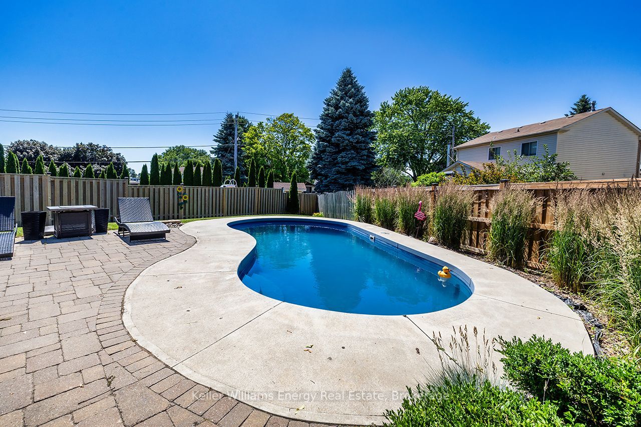 329 Challenger Court, Clarington, ON L1B 1K4 photo 3
