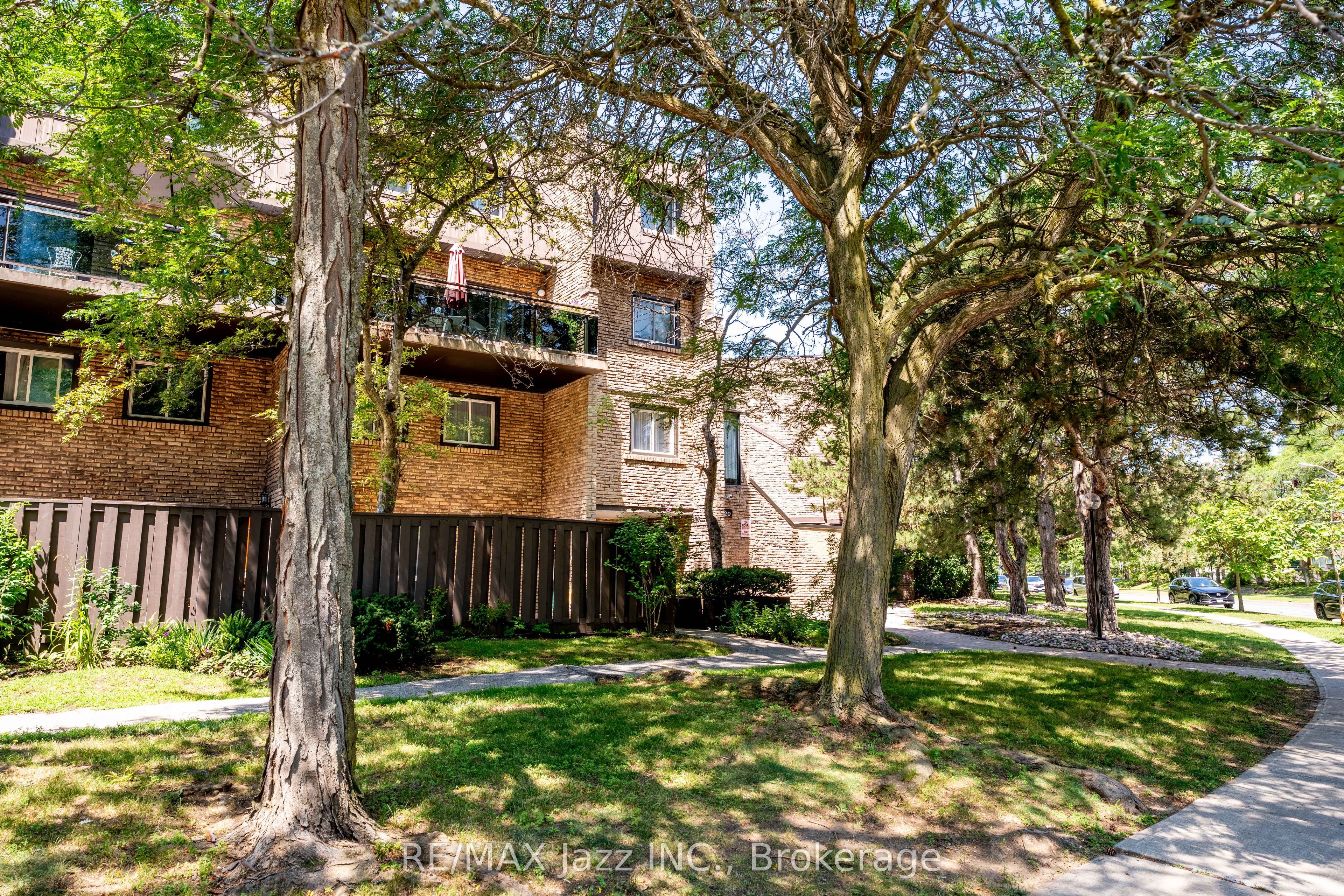 120 Ling Road 38, Toronto, ON M1E 4V9