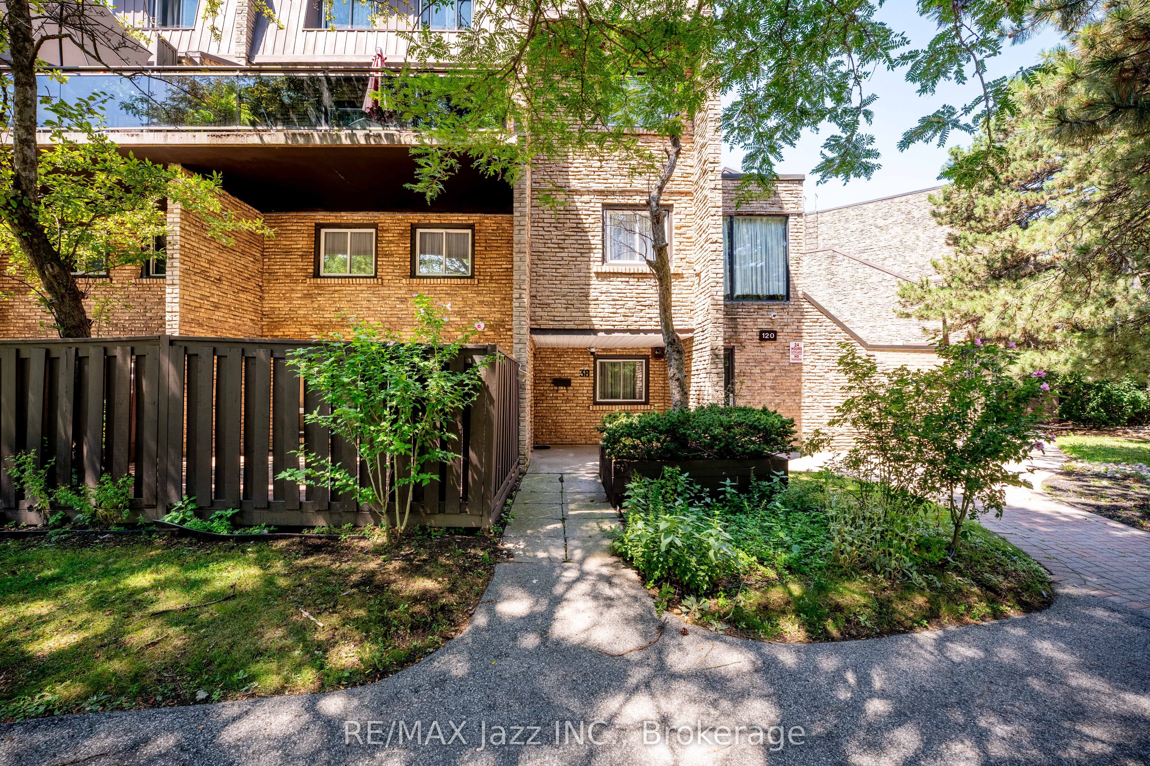 120 Ling Road 38, Toronto, ON M1E 4V9 photo 2