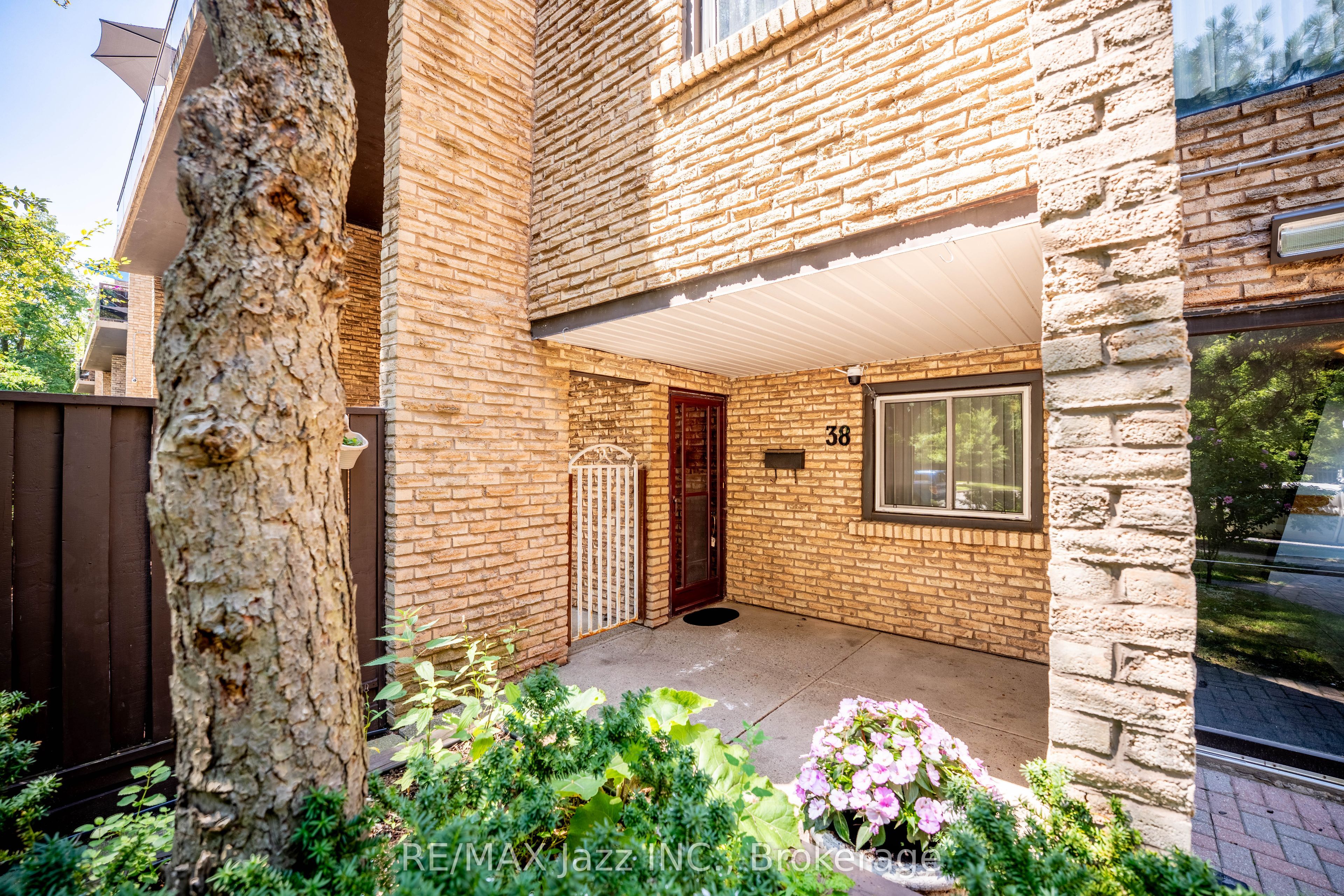 120 Ling Road 38, Toronto, ON M1E 4V9 photo 3