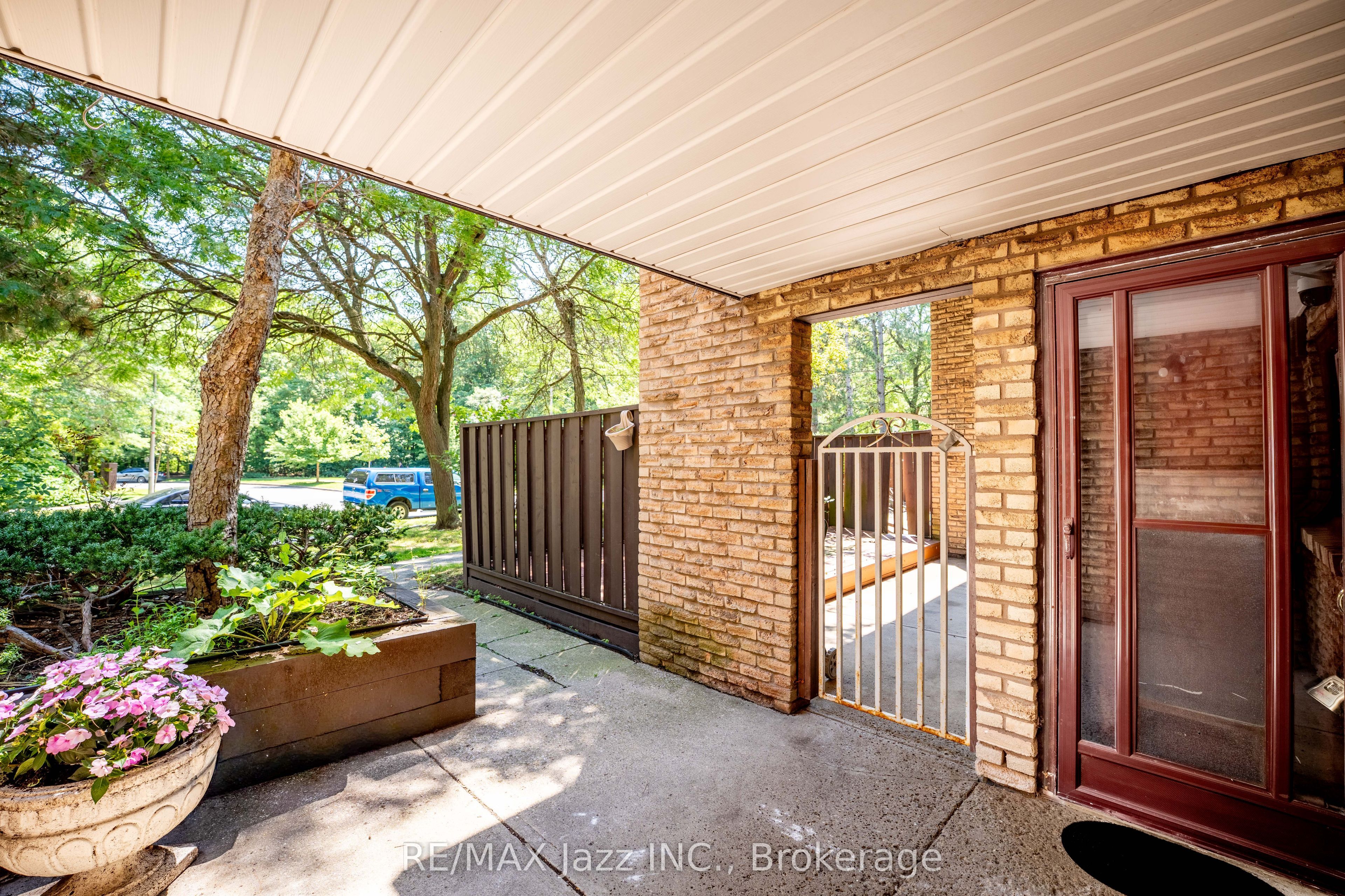 120 Ling Road 38, Toronto, ON M1E 4V9 photo 4