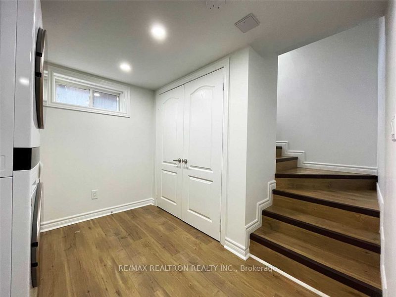 180 Hibbert Avenue, Oshawa, ON L1J 1V1 photo 2