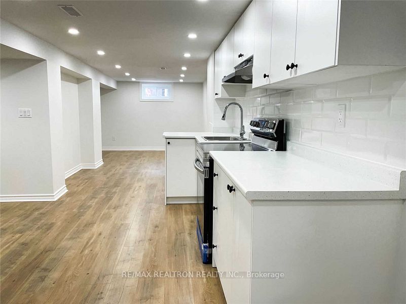 180 Hibbert Avenue, Oshawa, ON L1J 1V1 photo 3
