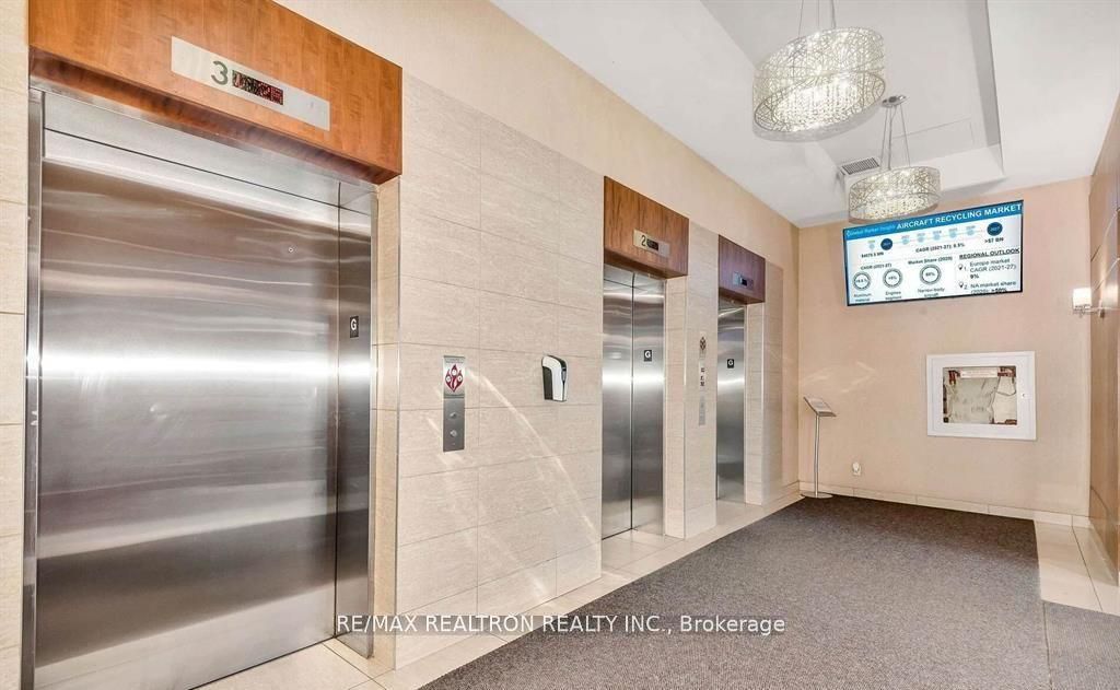50 Town Centre Court 2206, Toronto, ON M1P 4Y7 photo 4