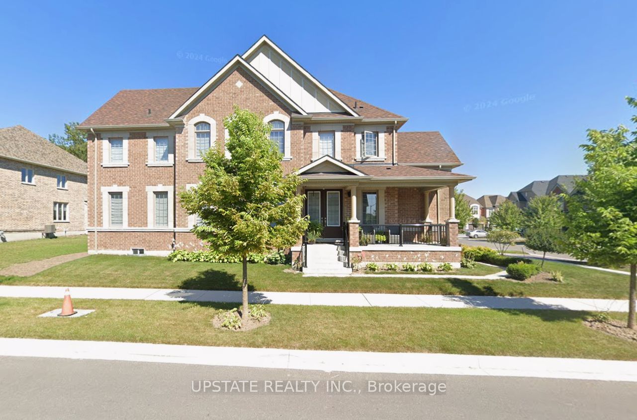 18 Blenheim Circle, Whitby, ON L1P 0E2