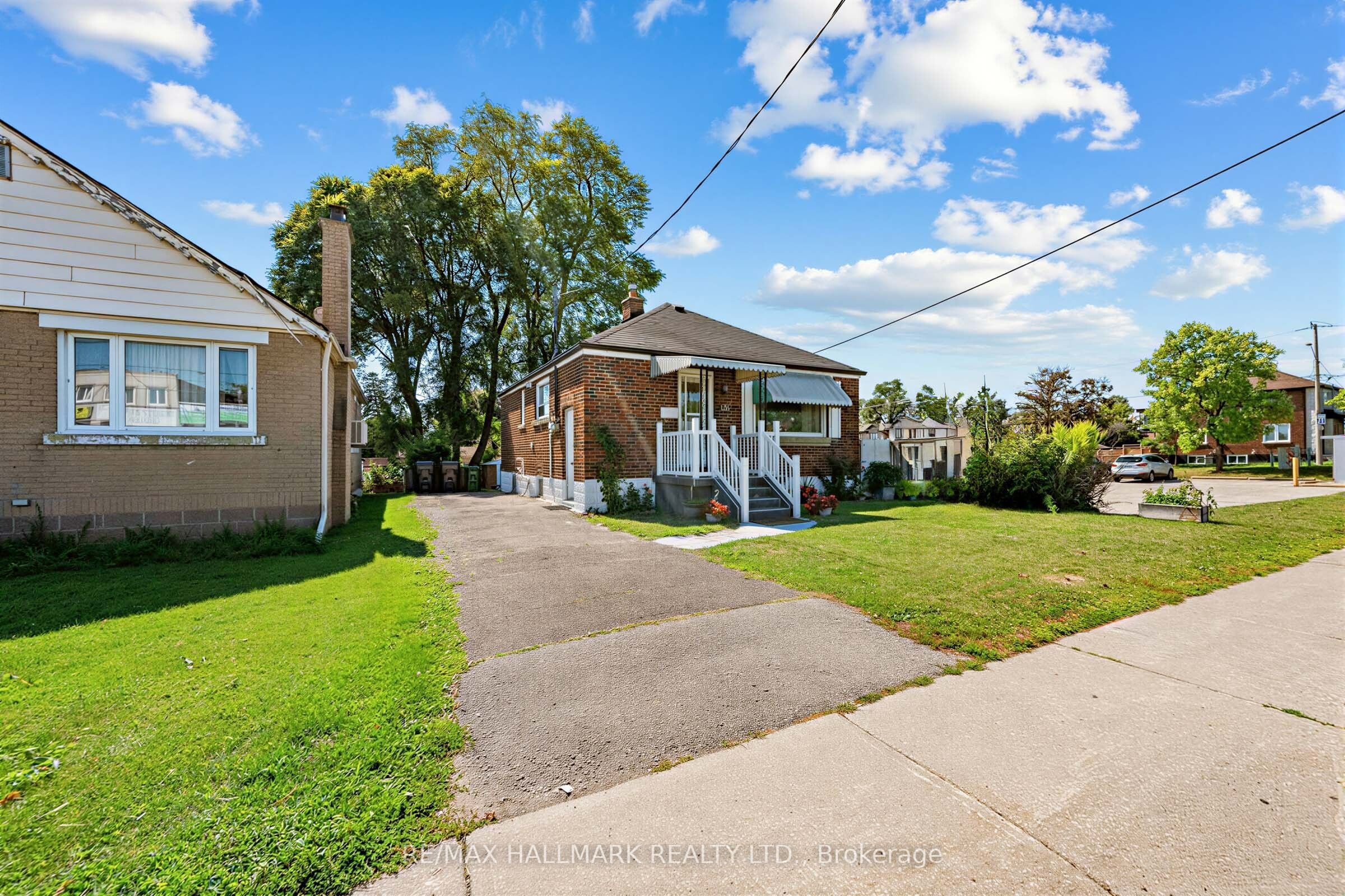1216 Victoria Park Avenue, Toronto, ON M4B 2K7 photo 2