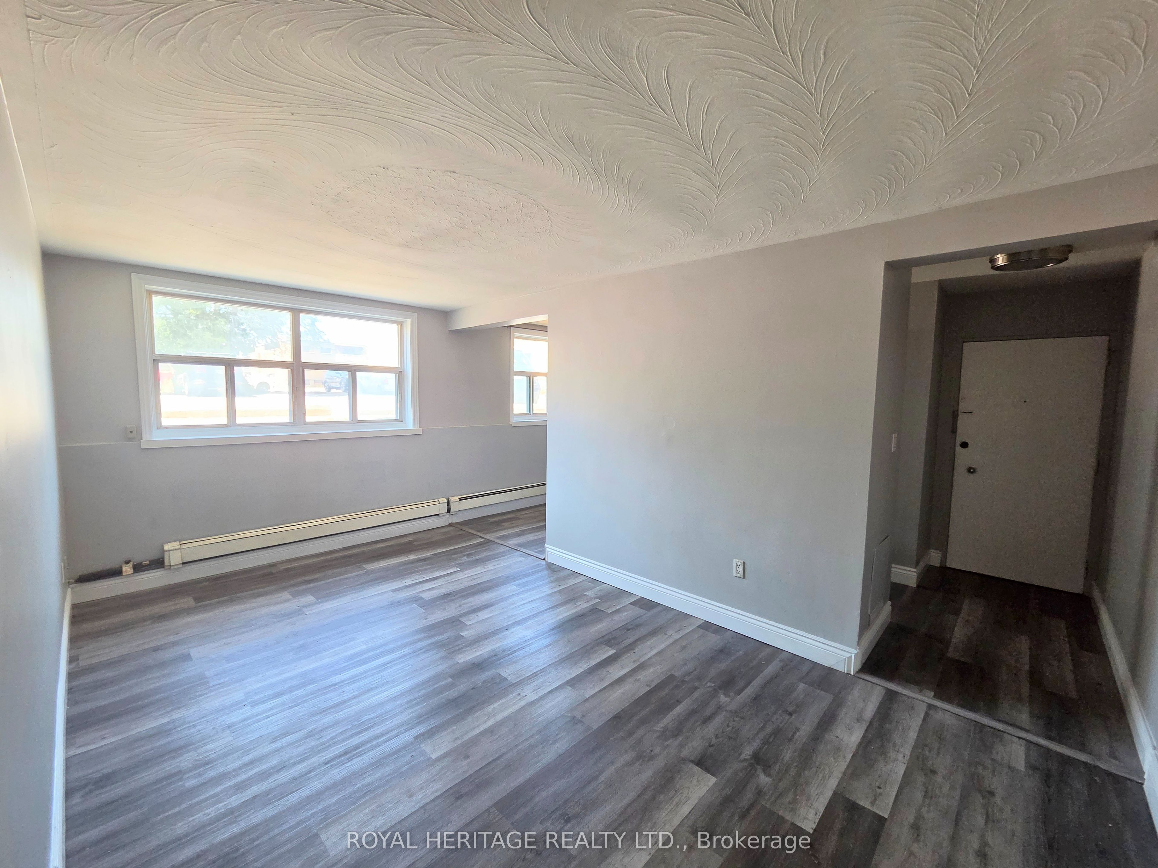 300 Montrave Avenue 4, Oshawa, ON L1J 4S2 photo 2