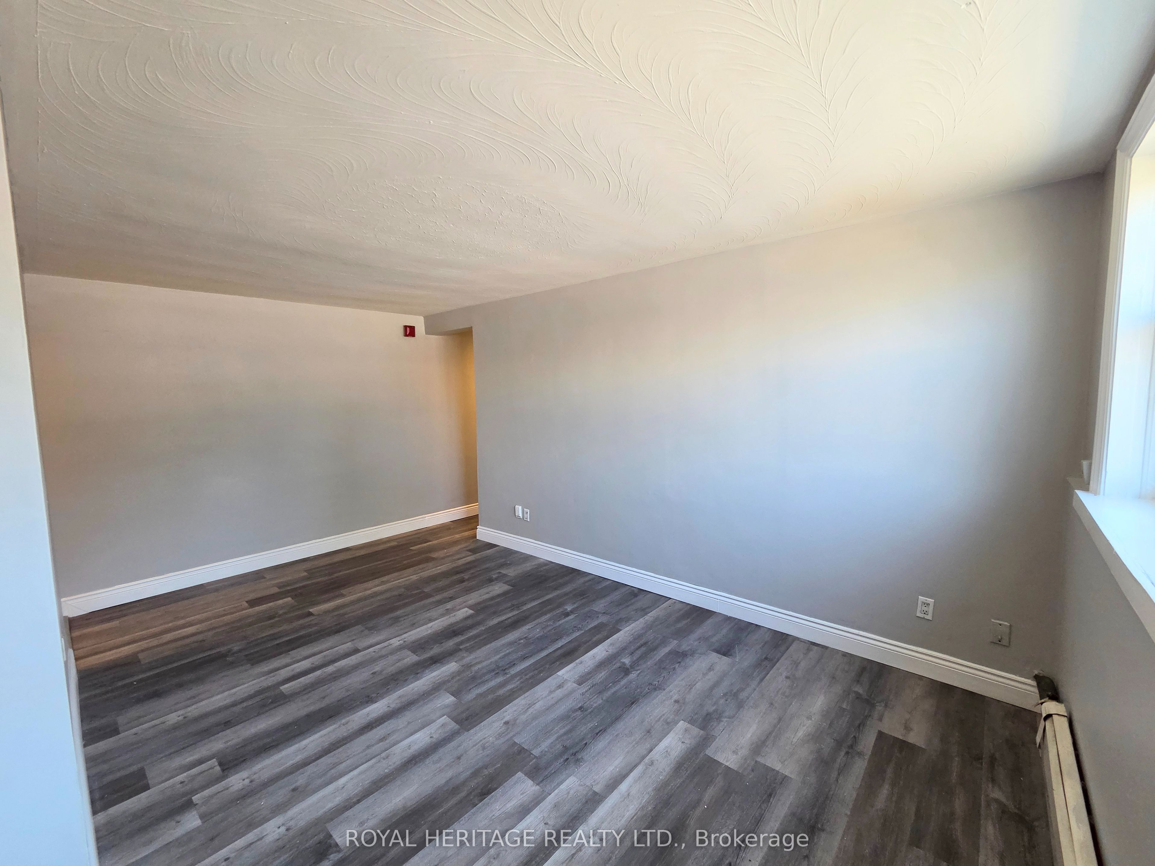 300 Montrave Avenue 4, Oshawa, ON L1J 4S2 photo 3