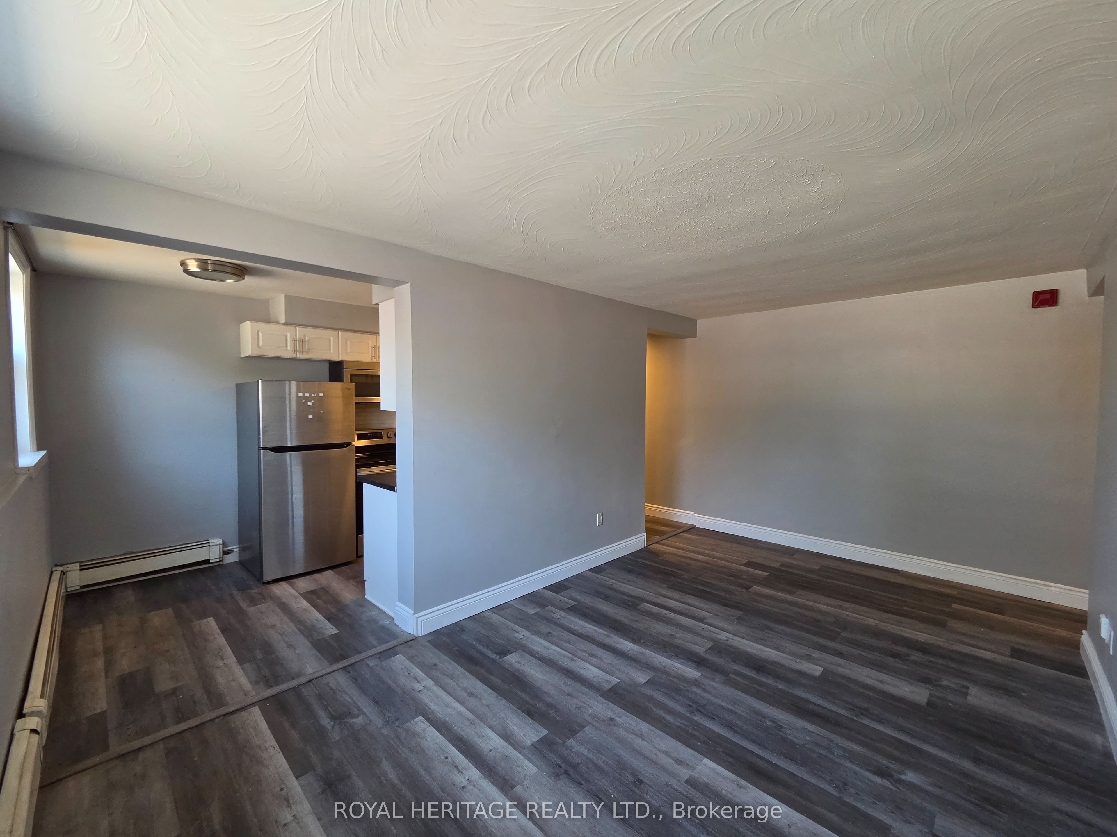 300 Montrave Avenue 4, Oshawa, ON L1J 4S2 photo 4