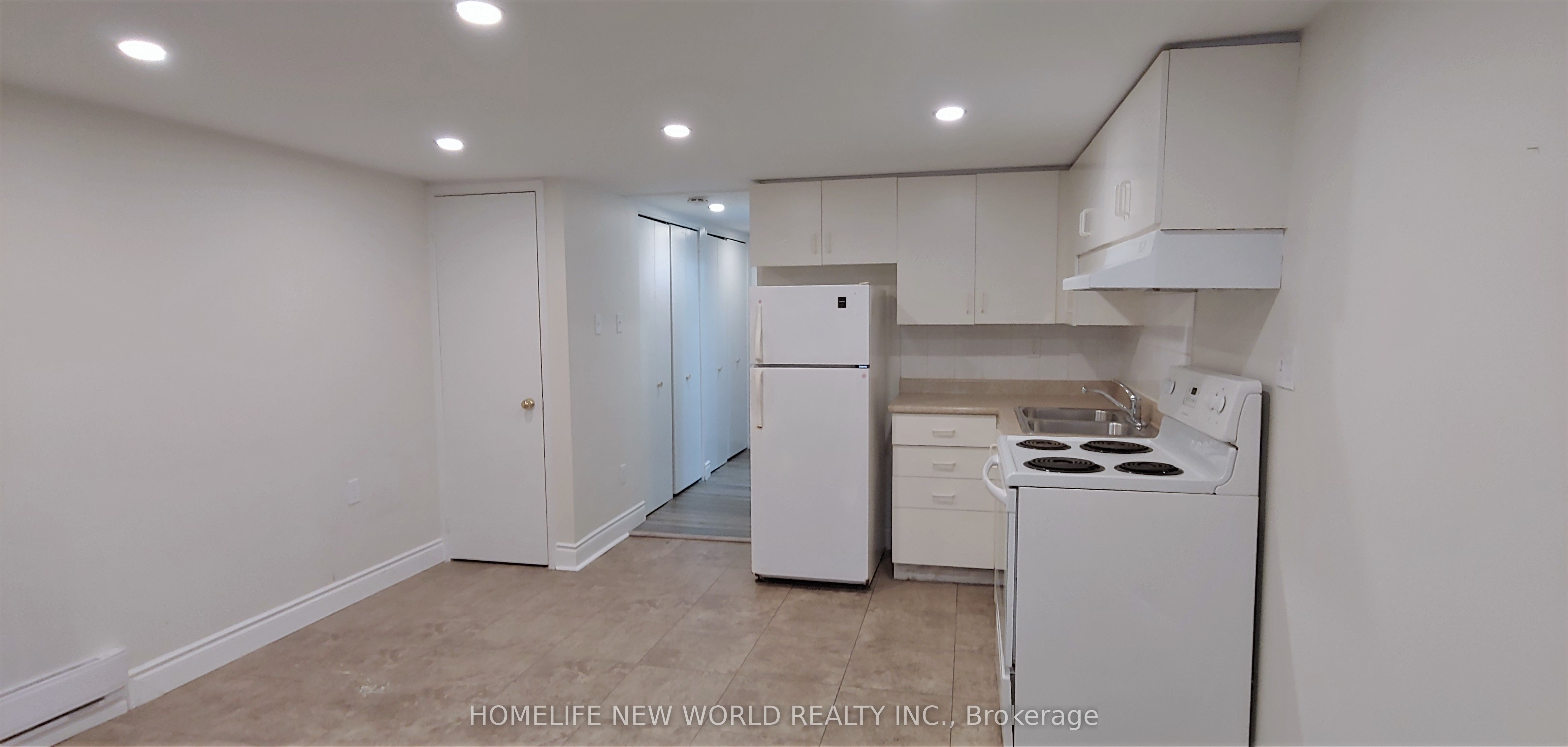 158 Coxwell Avenue Bsmt, Toronto, ON M4L 3B2 photo 3