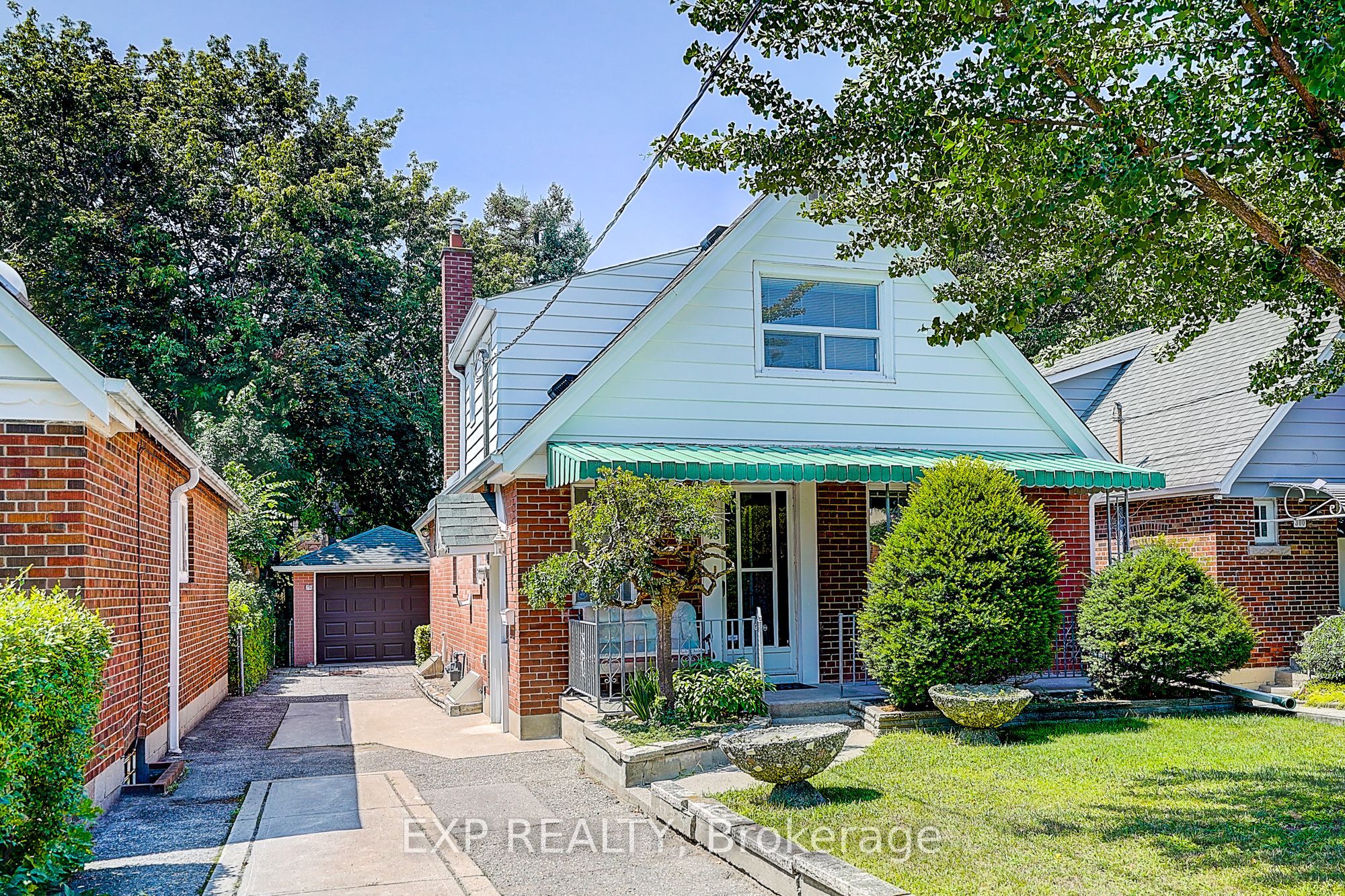 298 Glebemount Avenue, Toronto, ON M4C 3V3