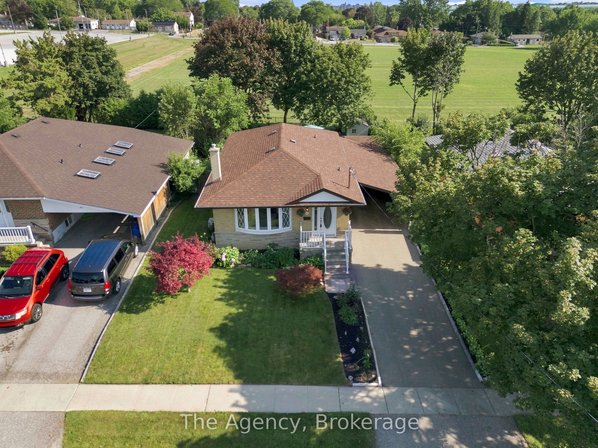 703 Newman Crescent, Whitby, ON L1N 1M7 photo 3