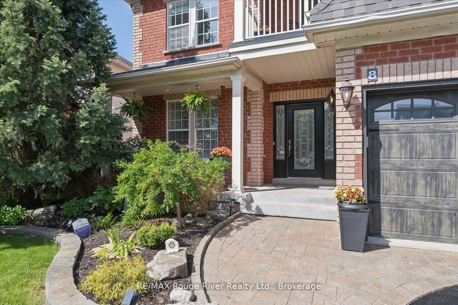 8 Briggs Crescent, Whitby, ON L1M 0H5 photo 2