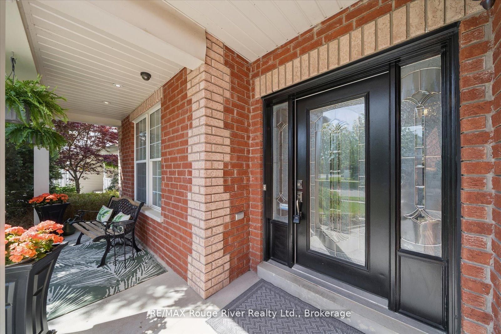8 Briggs Crescent, Whitby, ON L1M 0H5 photo 3