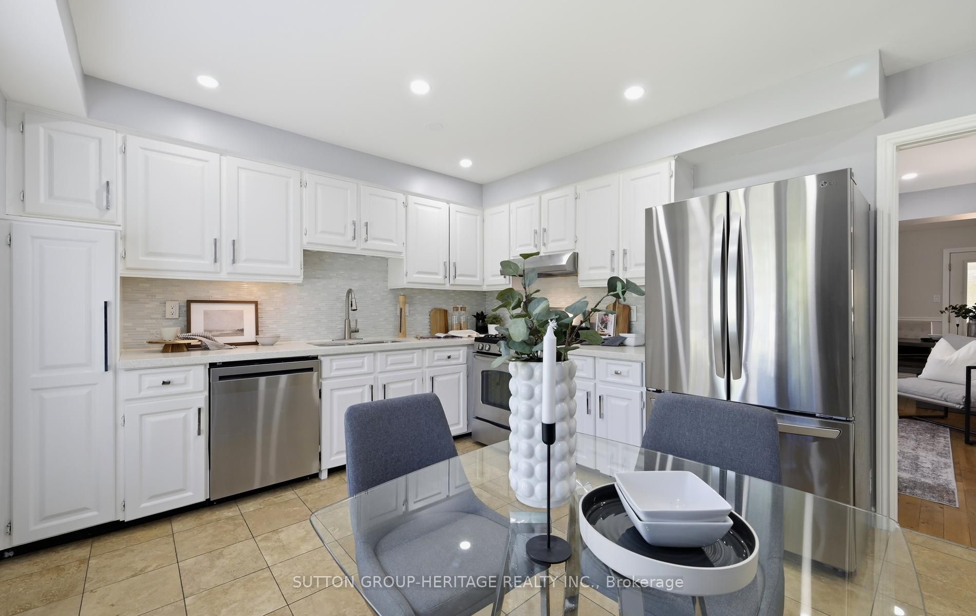 1209 Cherrydown Drive, Oshawa, ON L1H 7T4 photo 3