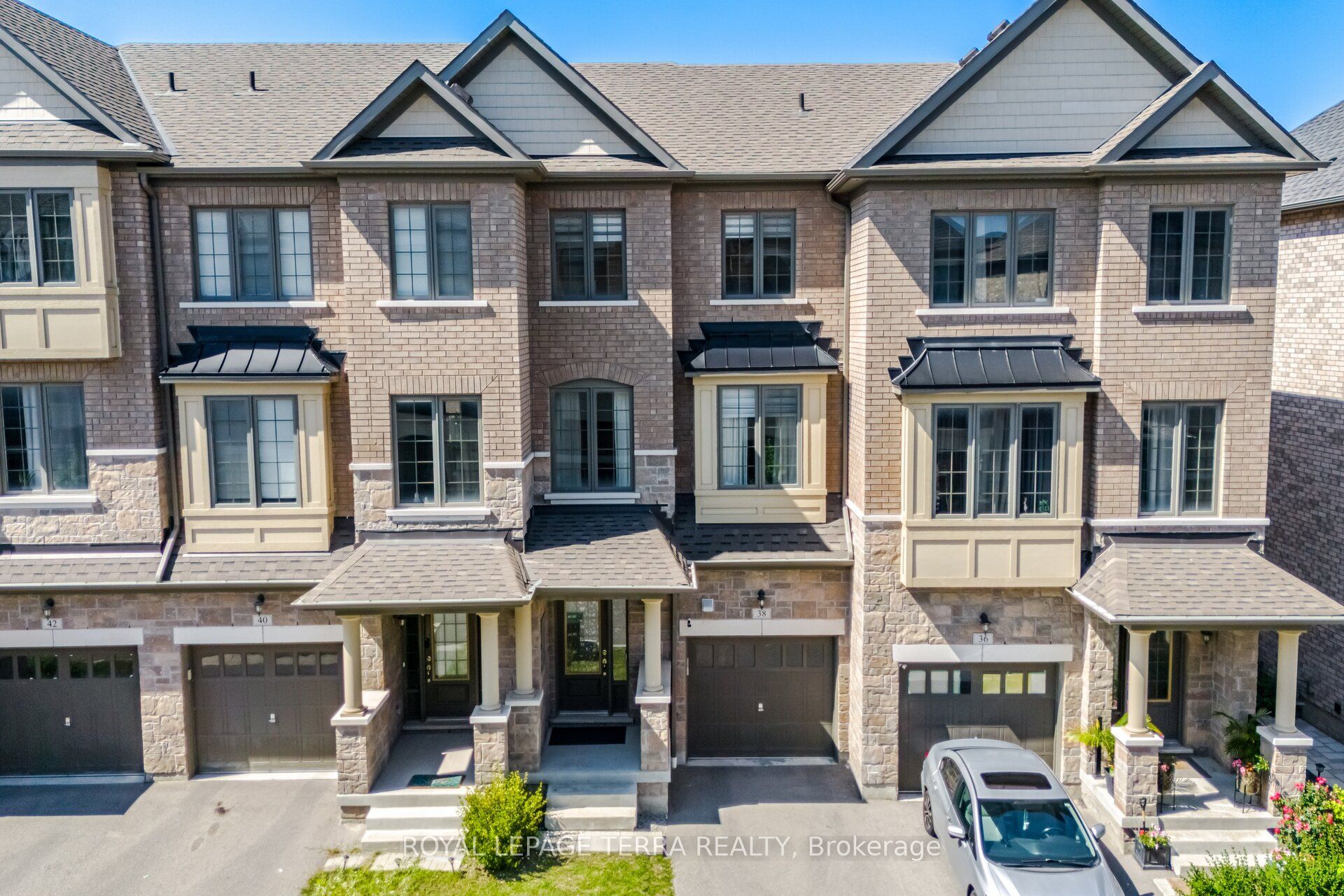 38 Hallmark Way, Whitby, ON L1P 0K2 photo 3