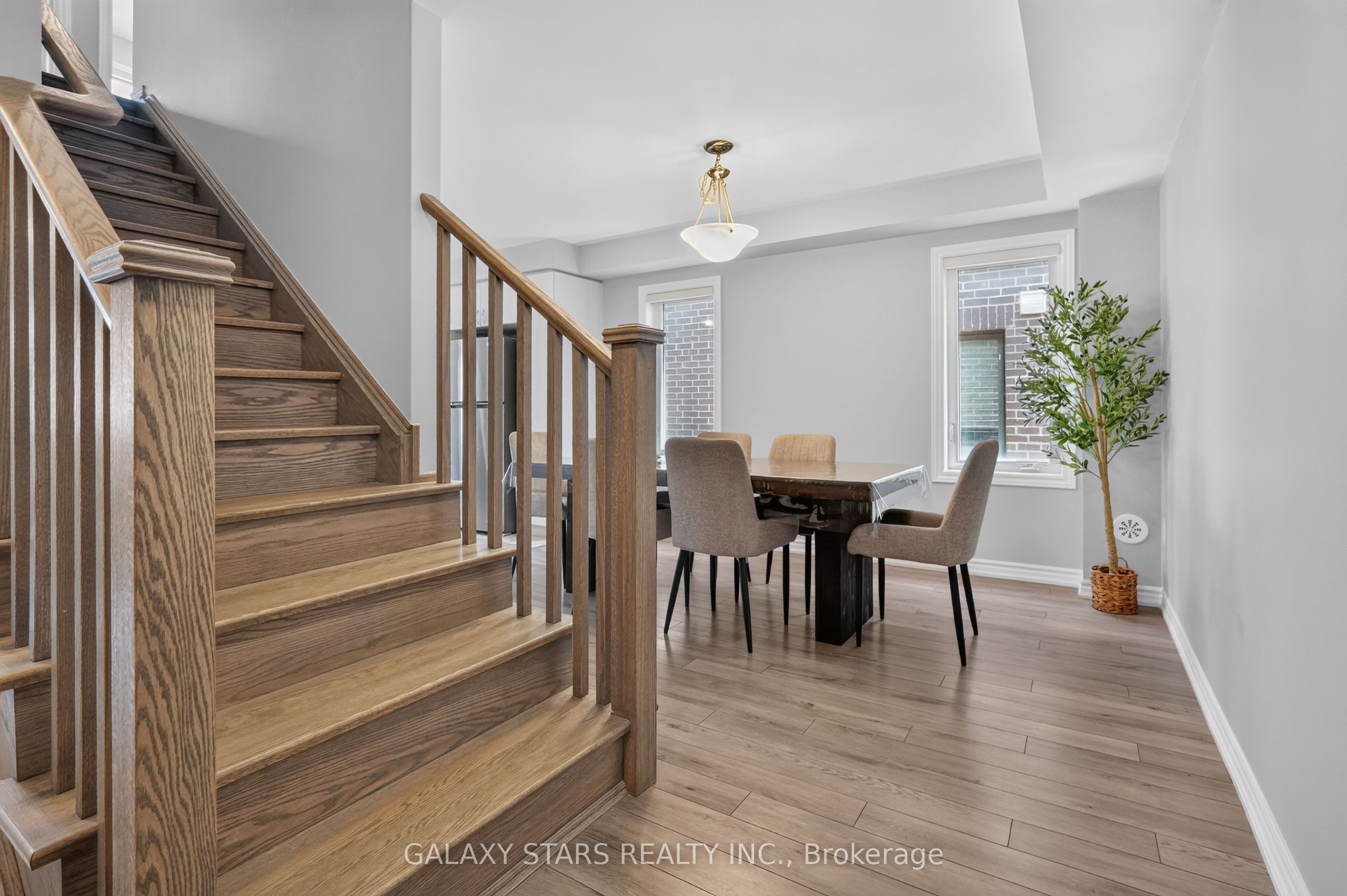 10 Sedgemoor Street, Whitby, ON L1P 0M3 photo 5