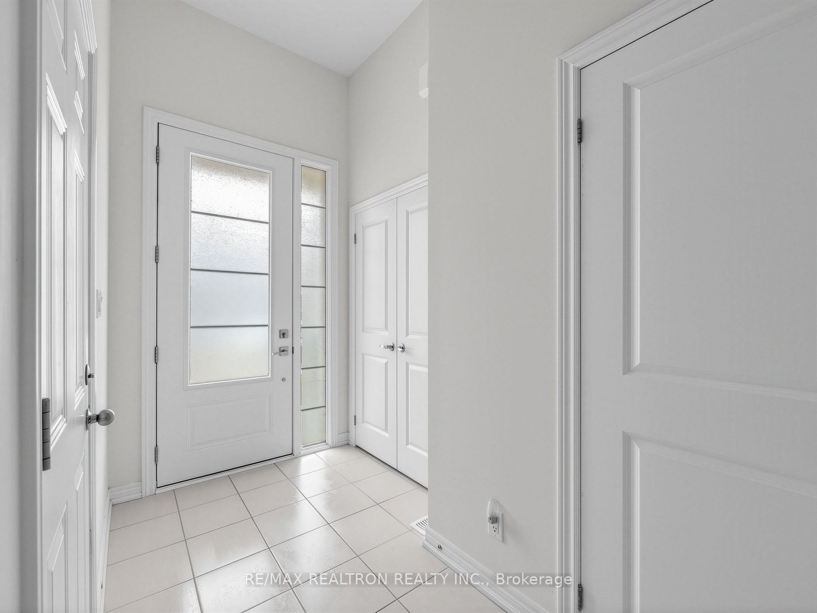 2024 Cameron Lott Crescent, Oshawa, ON L1L 0S1 photo 2